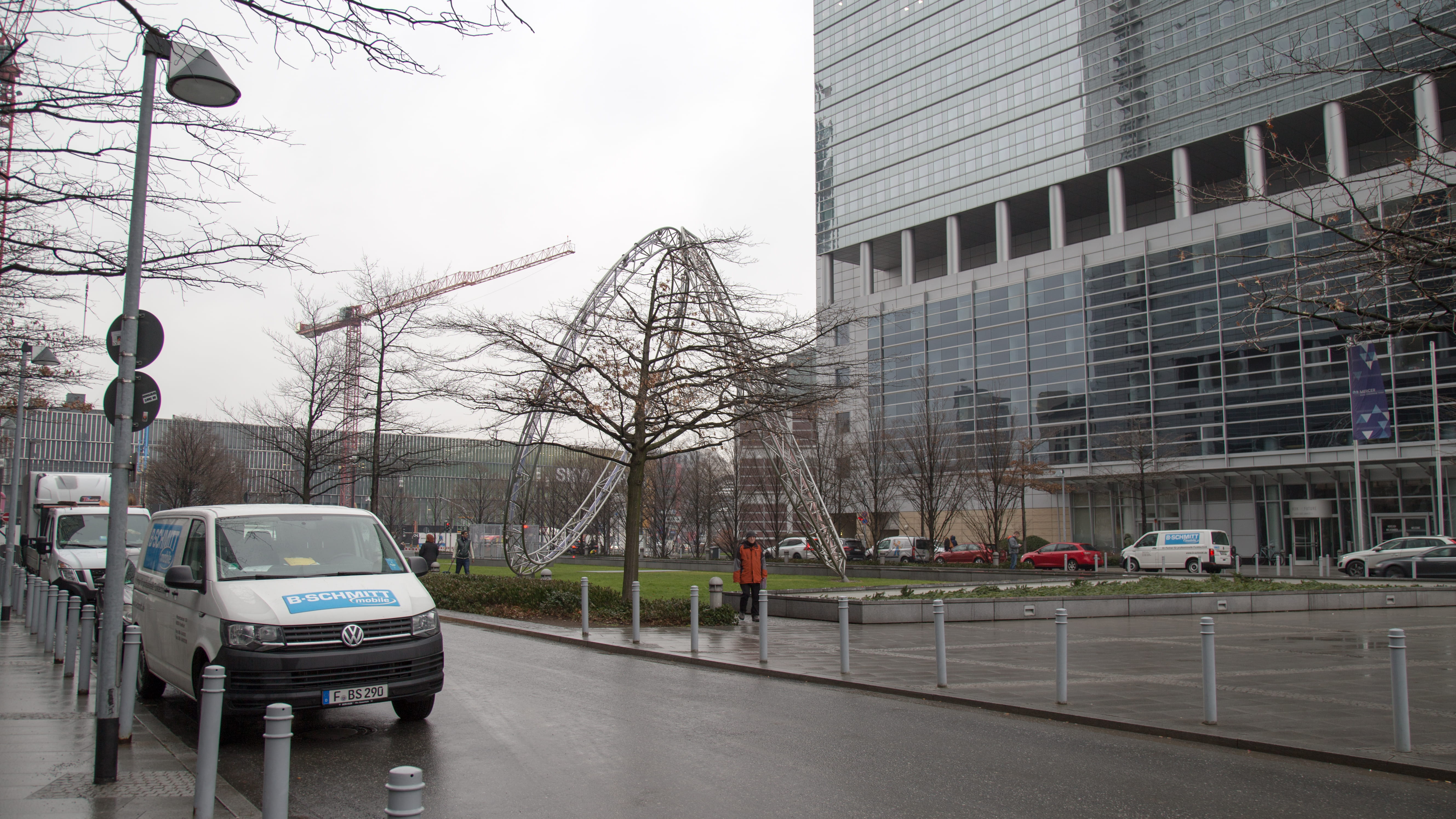 day, town, office building exterior, architecture, motor vehicle, vehicle, urban, built structure, building, automobile, plant, minibus, street, sky, rain, HD Wallpaper