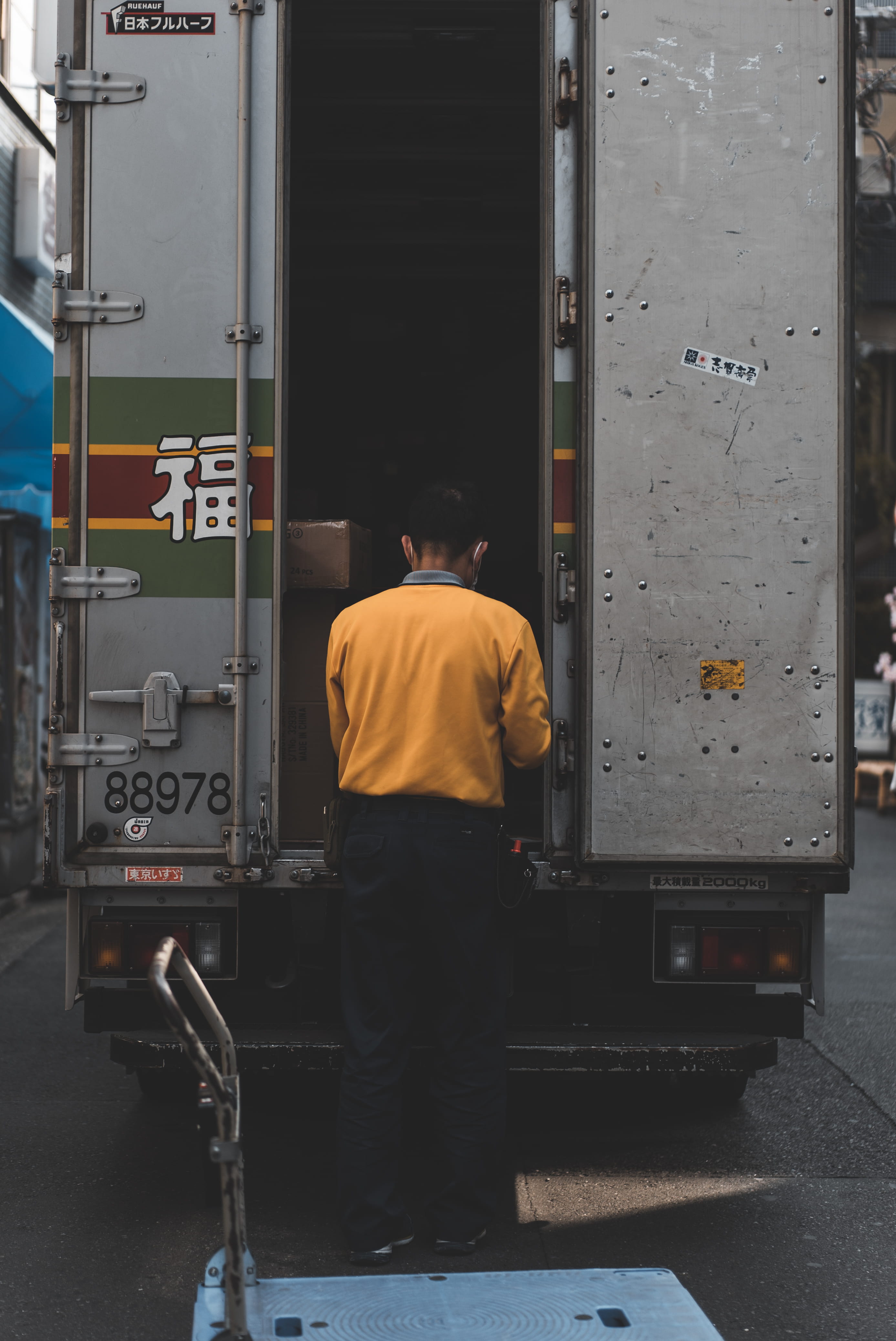 men, mode of transportation, tire, 4K, rear view, market, land vehicle, van, person, truck, yellow, delivery, box, built structure, vehicle, machine, standing, Phone HD Wallpaper