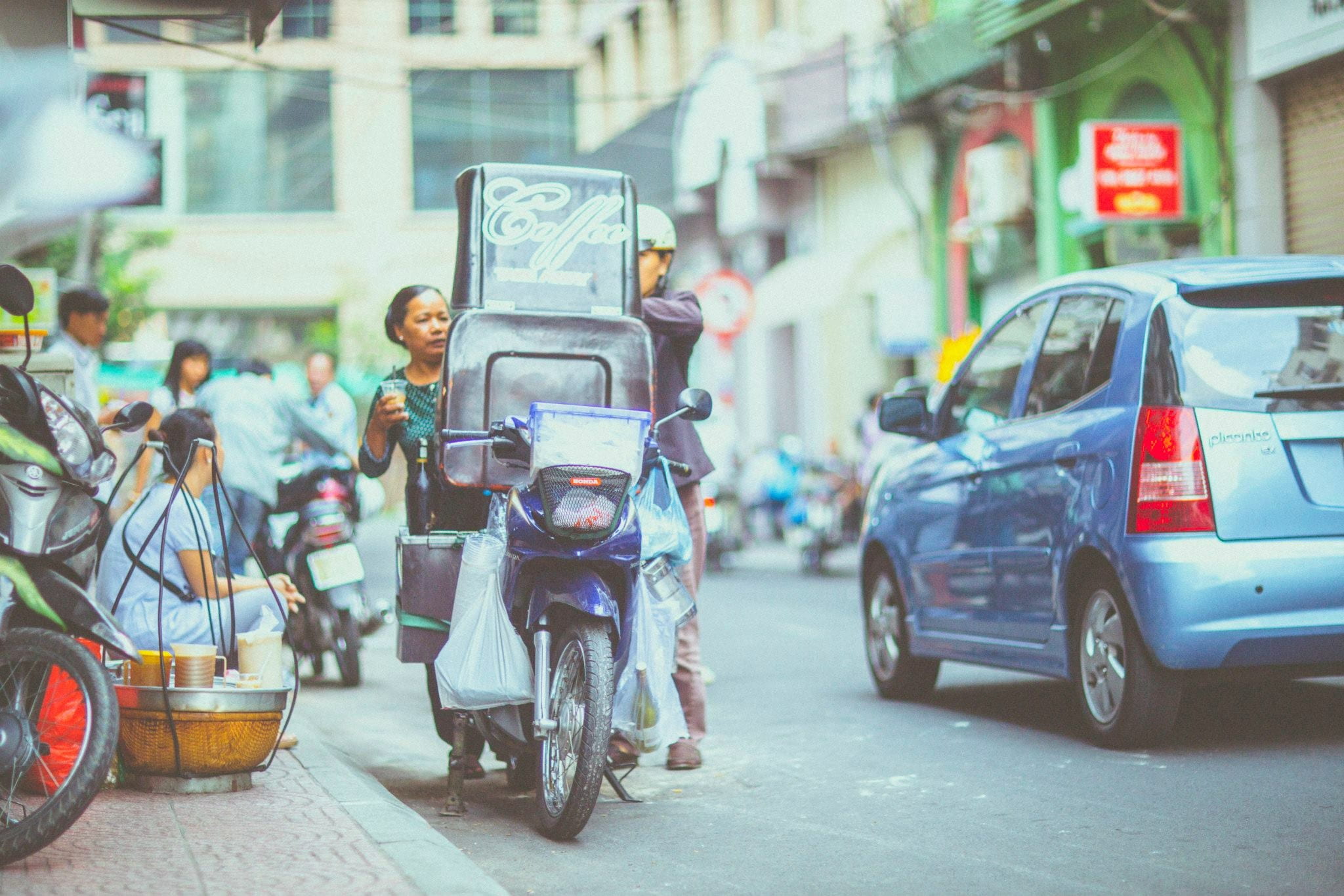 men, architecture, motor vehicle, woman, behinde, standing, land vehicle, shop, bicycle, person, vehicle, holding, near, coffee, transport, store, man, HD Wallpaper