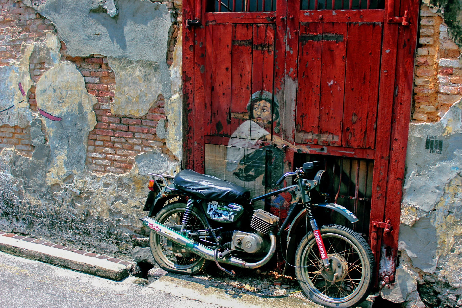 concrete, motorbike, art, outdoors, built structure, underbone, gate, door, decline, building, architecture, 1080P, city, land vehicle, no people, weathered, HD Wallpaper