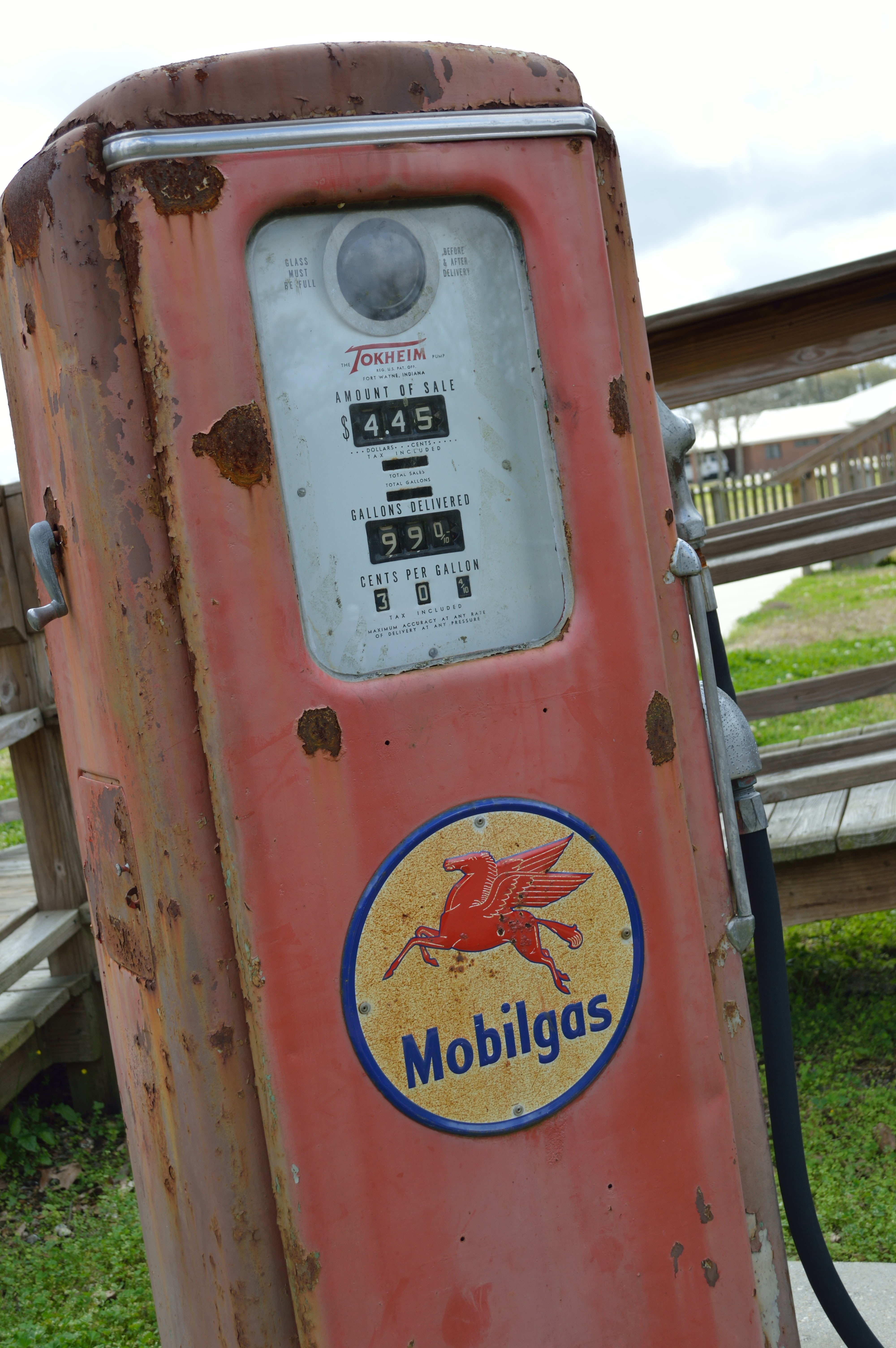 fuel and power generation, rusty, gasoline, fuel pump, 5K, old, metal, western script, gas station, abandoned, outdoors, nature, mode of transportation, Phone HD Wallpaper