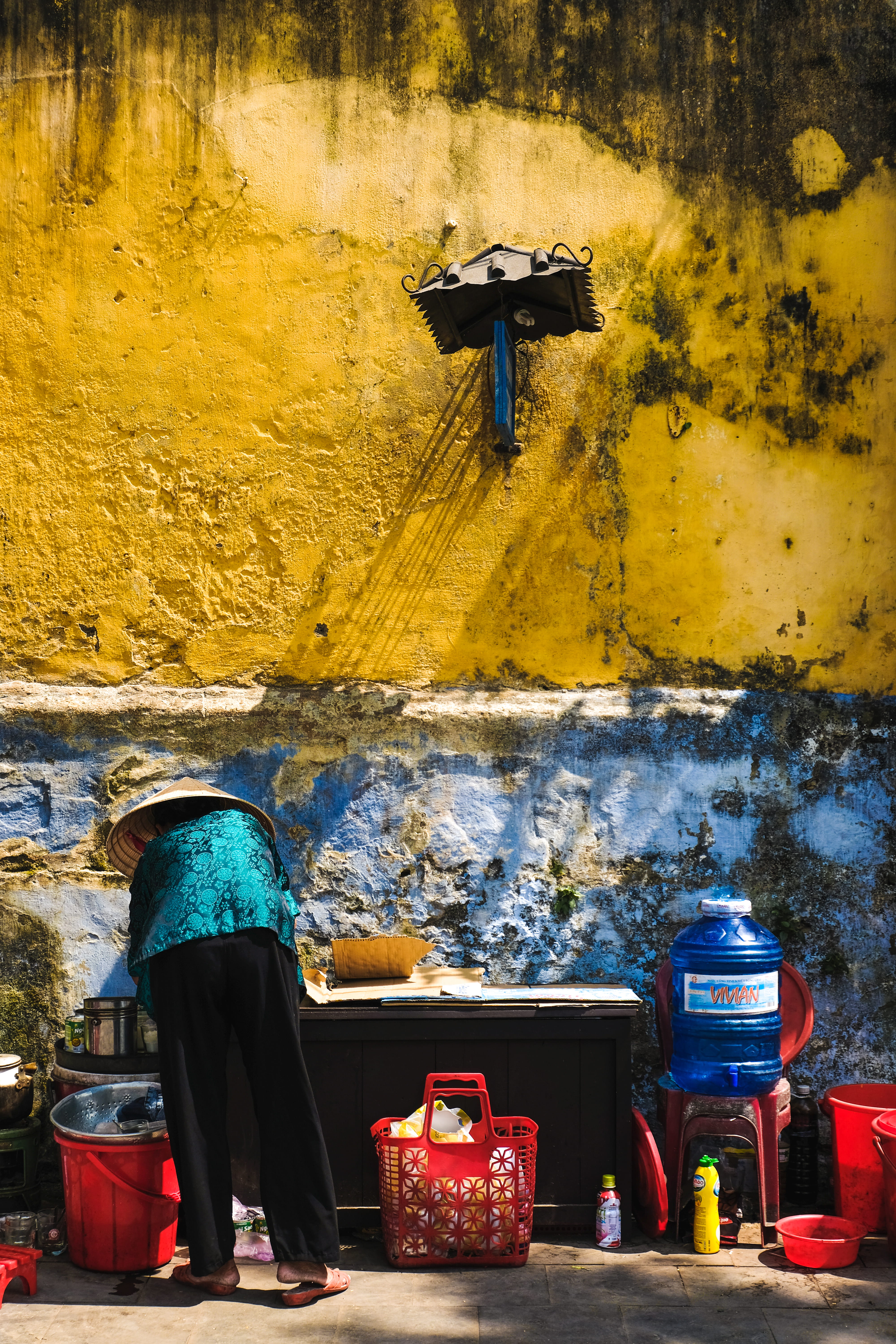 sleeve, basket, electric lamp, environmental issues, blue, day, top, wearing, facing, red, woman, wall - building feature, hat, people, dress, recycling, Phone HD Wallpaper