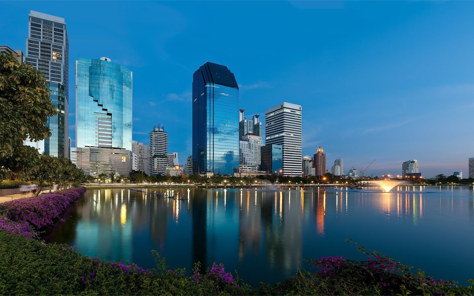 tall - high, tower, built structure, outdoors, plant, blue, reflection, building, Bangkok, sky, high, building exterior, no people, financial district, HD Wallpaper