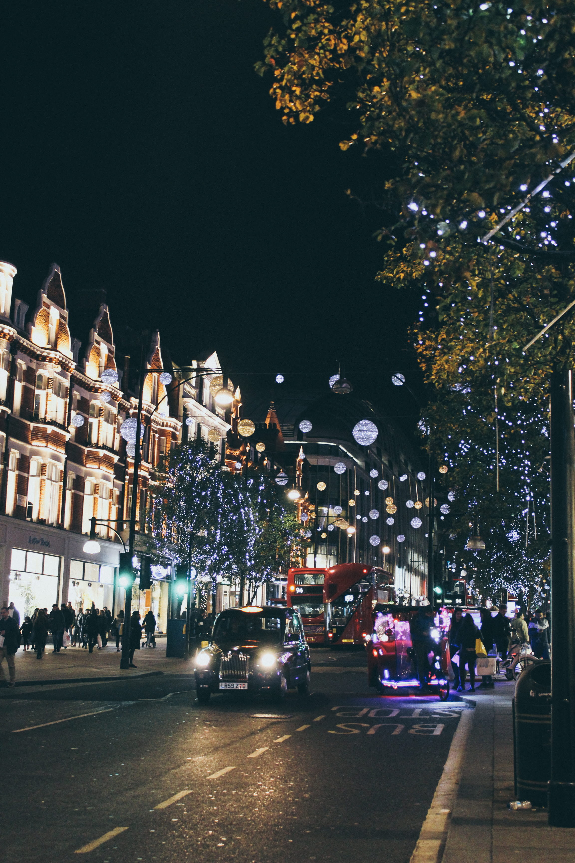 traffic, england, built structure, car, building exterior, holidays, christmas lights, christmas, plant, nature, incidental people, london, architecture, Phone HD Wallpaper
