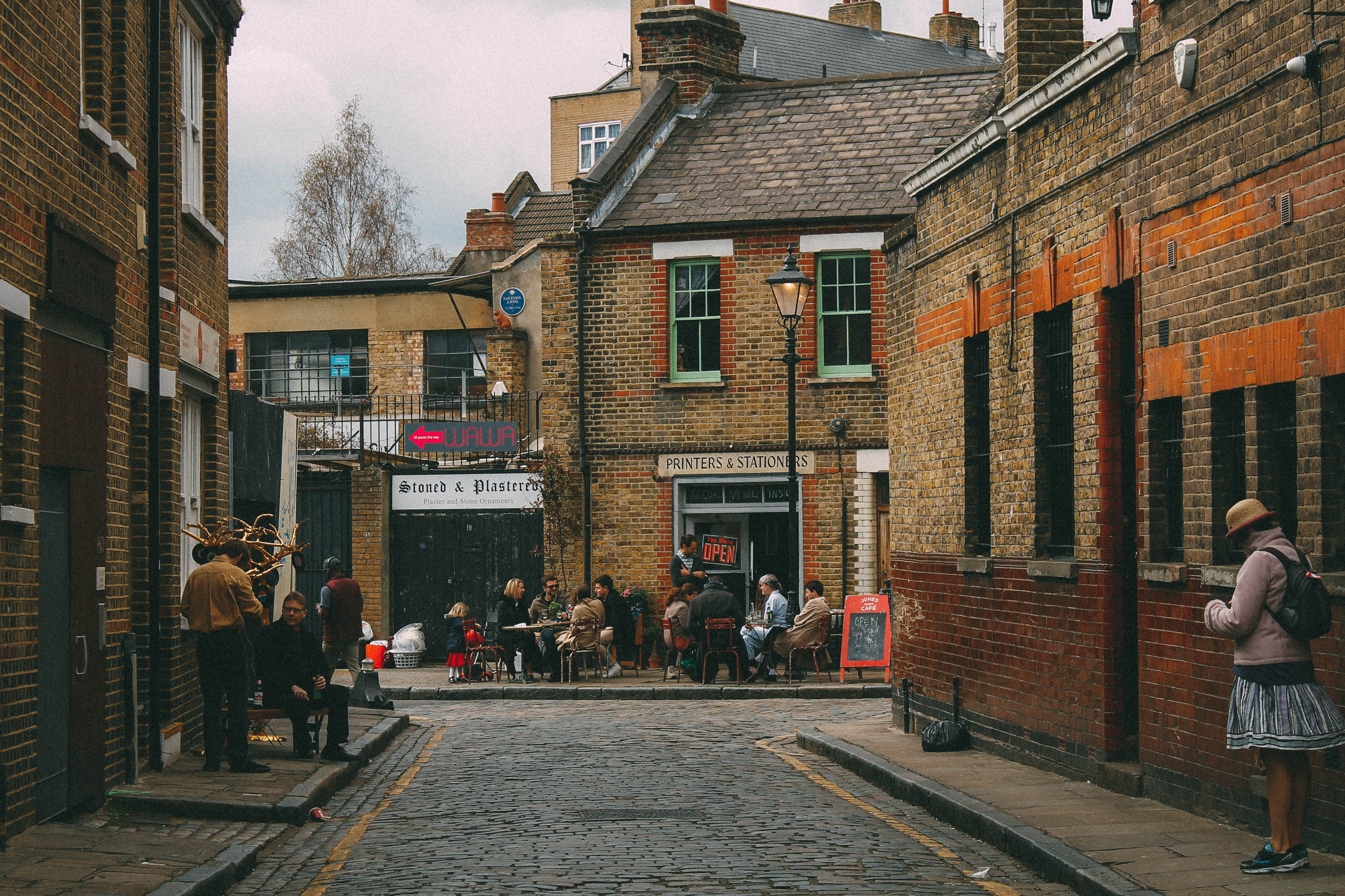 crowd, london, stoned and plastered, people, printers, brick, houses, leisure activity, women, windows, men, group of people, walking, real people, architecture, HD Wallpaper