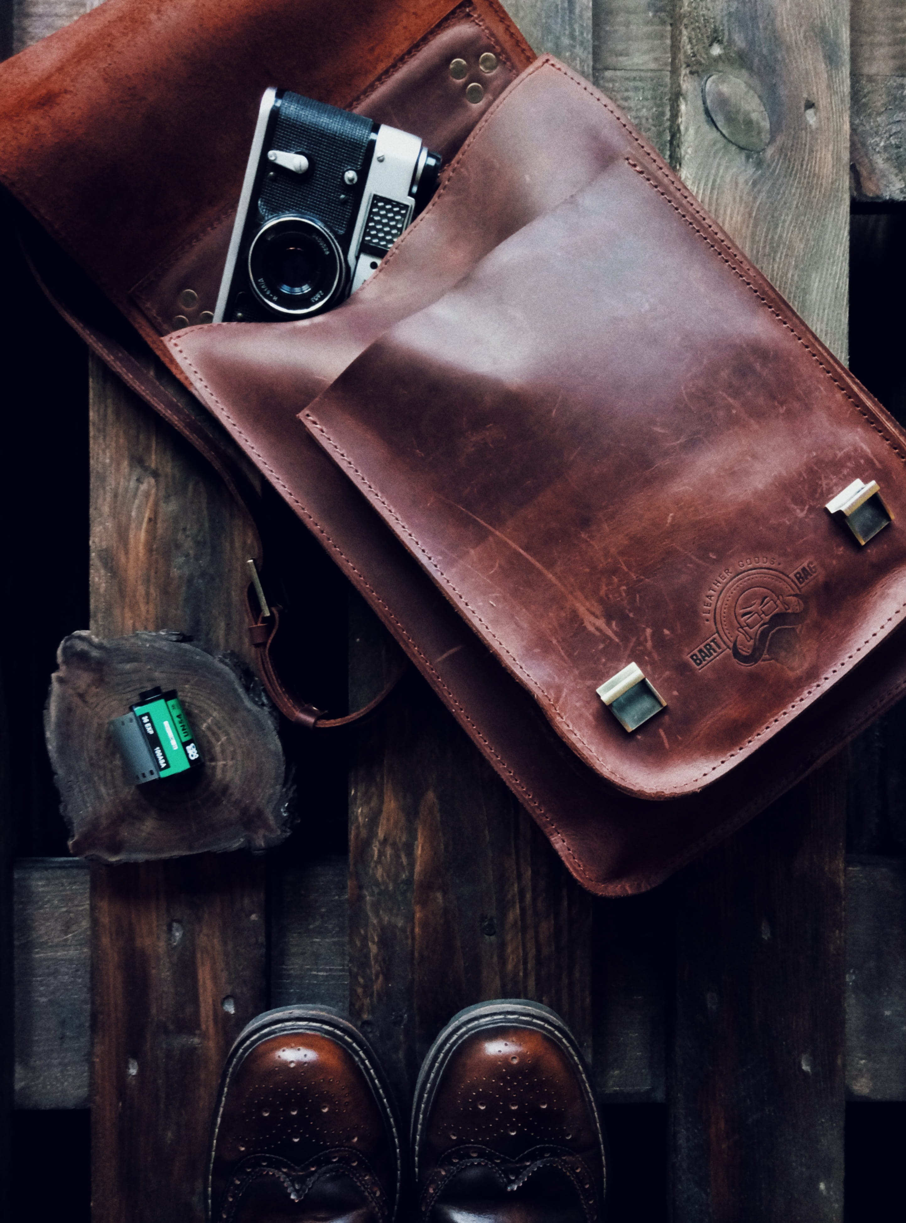 retro styled, camera lens, technology, leather bag, low section, 4K, shoe, wood - material, black, equipment, film is not dead, close-up, photographic equipment, Phone HD Wallpaper