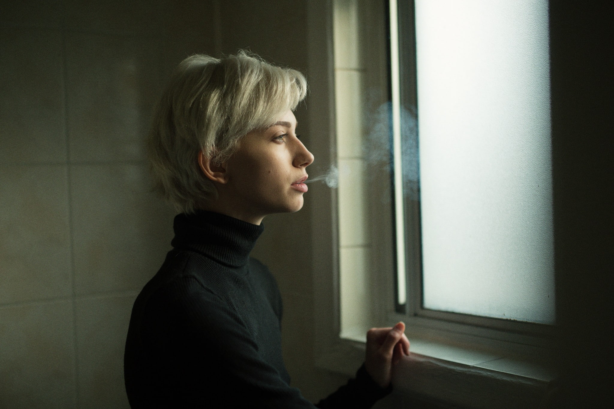 lifestyles, smoking, profile view, side view, 1080P, cigarettes, looking away, beautiful woman, blond hair, looking out window, short hair, adult, window, HD Wallpaper