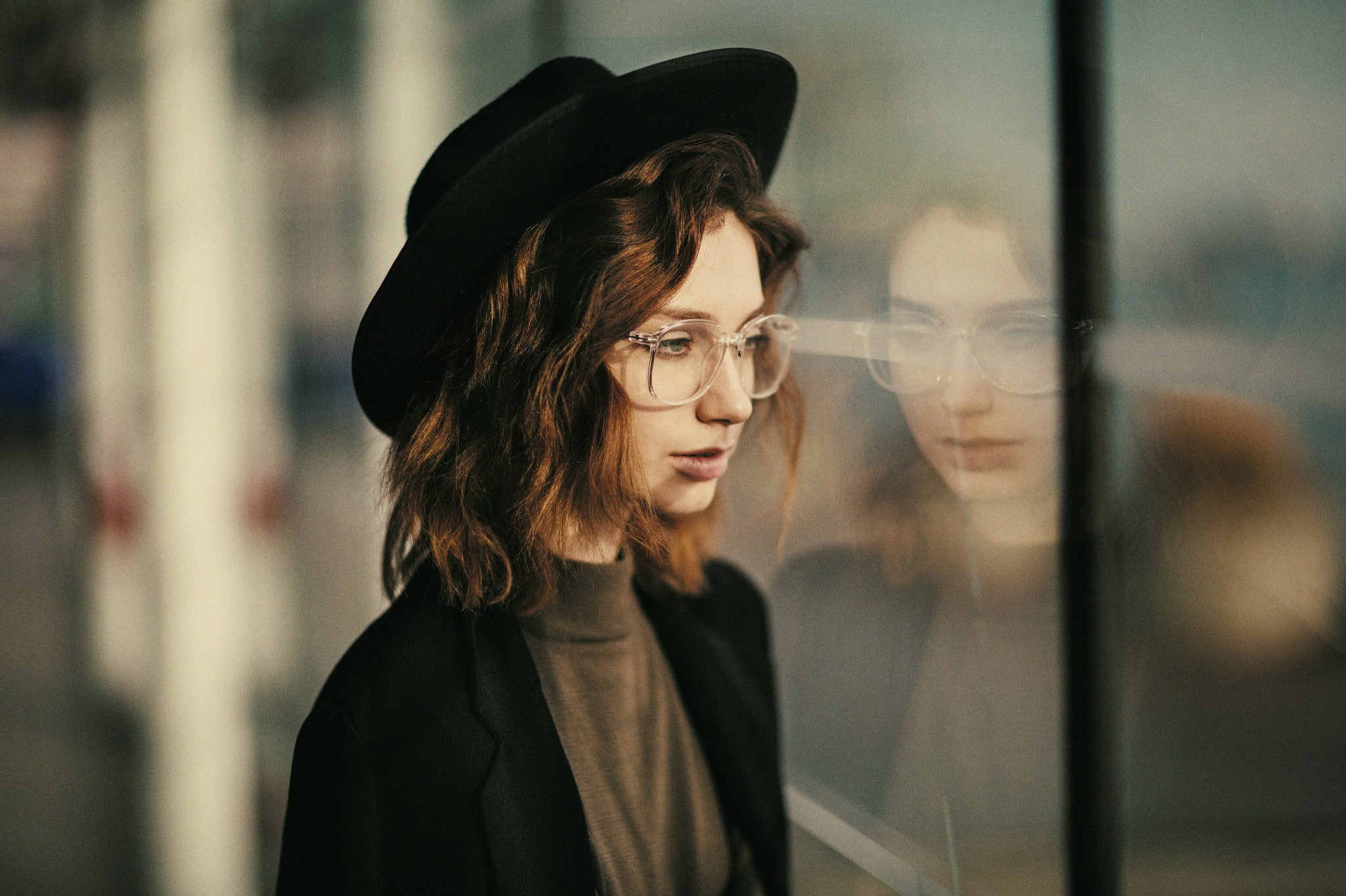 women with glasses, looking out window, 1080P, reflection, women, brunette, hat, glasses, Jesse Herzog, HD Wallpaper