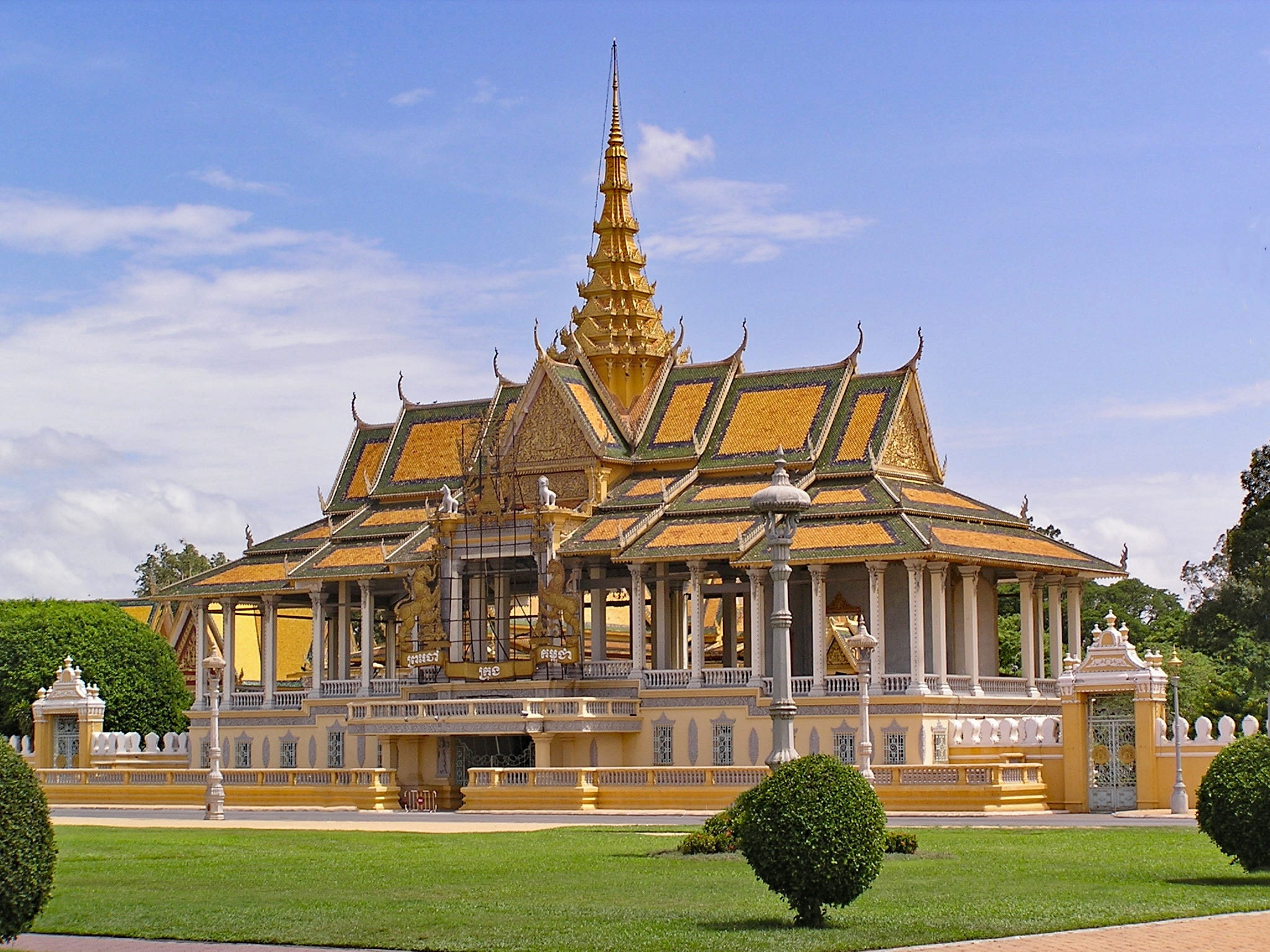 faith, travel, sky, asia, place of worship, belief, südöstasien, travel destinations, grass, phnom penh cambodia, no people, places of interest, religion, HD Wallpaper