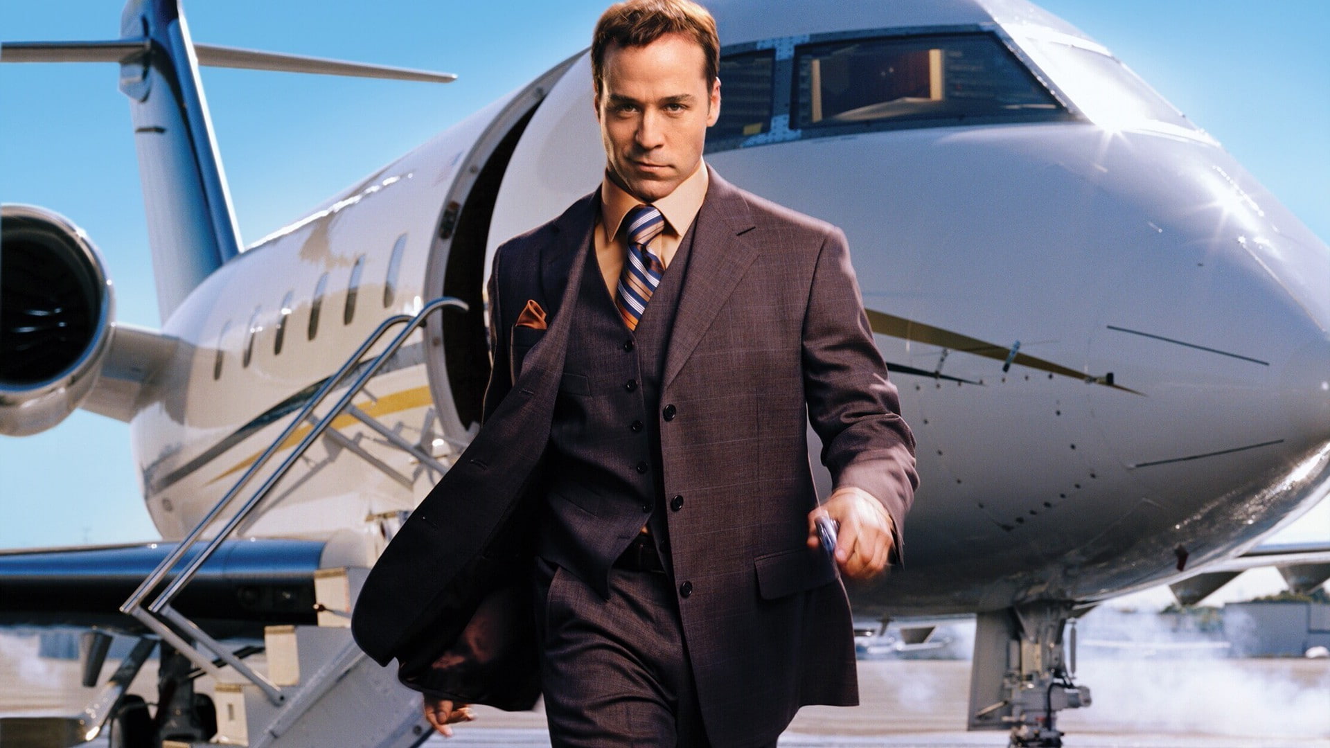 aerospace industry, business travel, adult, transportation, menswear, corporate jet, commercial airplane, air vehicle, leaving, private airplane, suit, HD Wallpaper