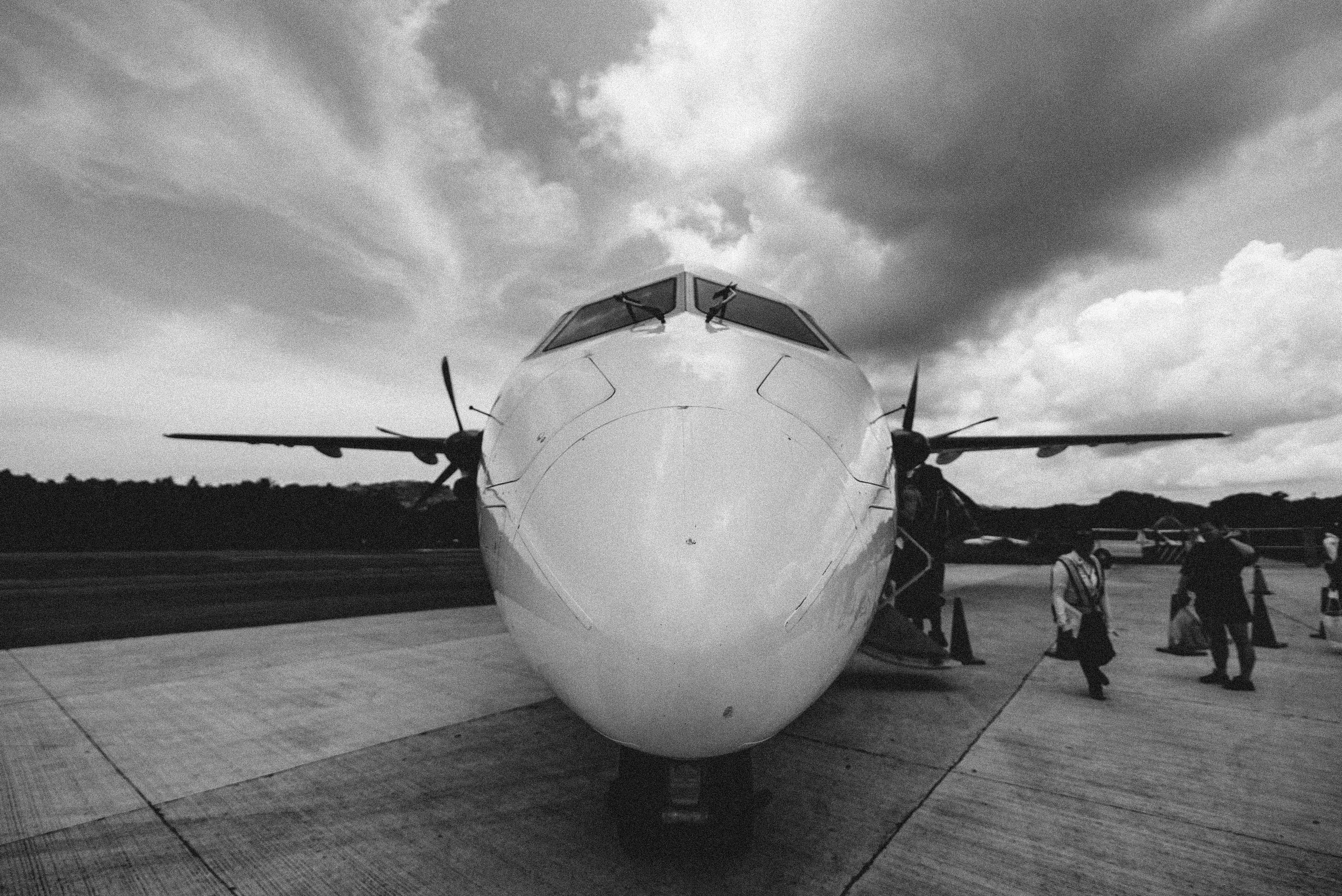 outdoors, group of people, depart, air vehicle, people, airport, disembark, nature, wing, grain, cloud, men, airport runway, plane, transportation, mode of transportation, HD Wallpaper