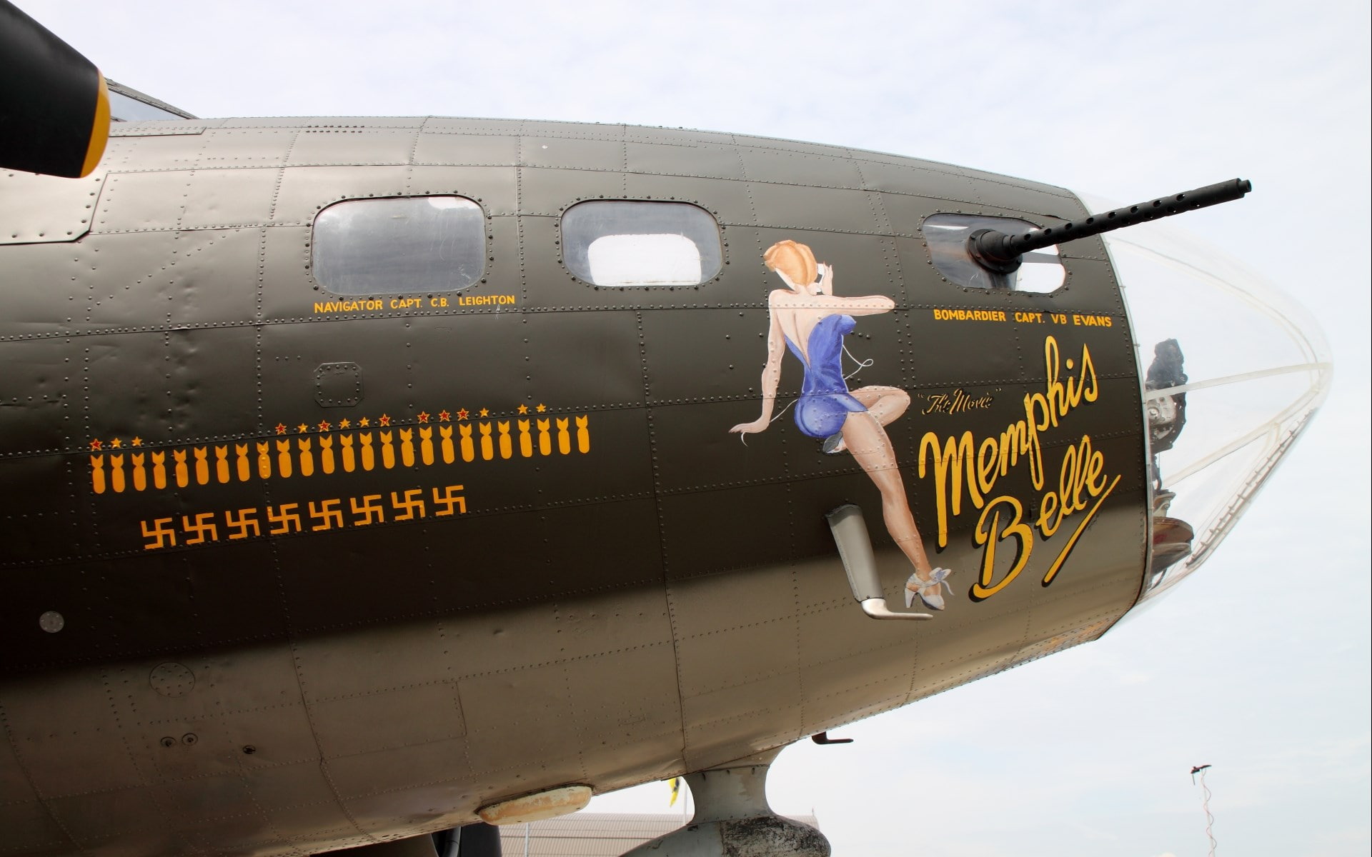 clothing, full length, airplane, business, women, 1080P, aircraft nose art, adult, travel, females, leaving, communication, fashion, airport, people, young women, HD Wallpaper