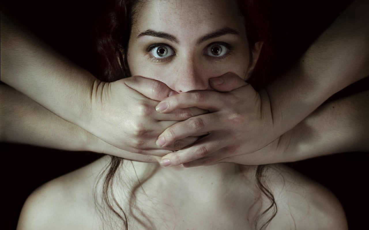 young adult, bare shoulders, holding, portrait, looking at camera, human body part, 720P, emotion, close-up, hands, people, FTV Girls Magazine, body part, HD Wallpaper