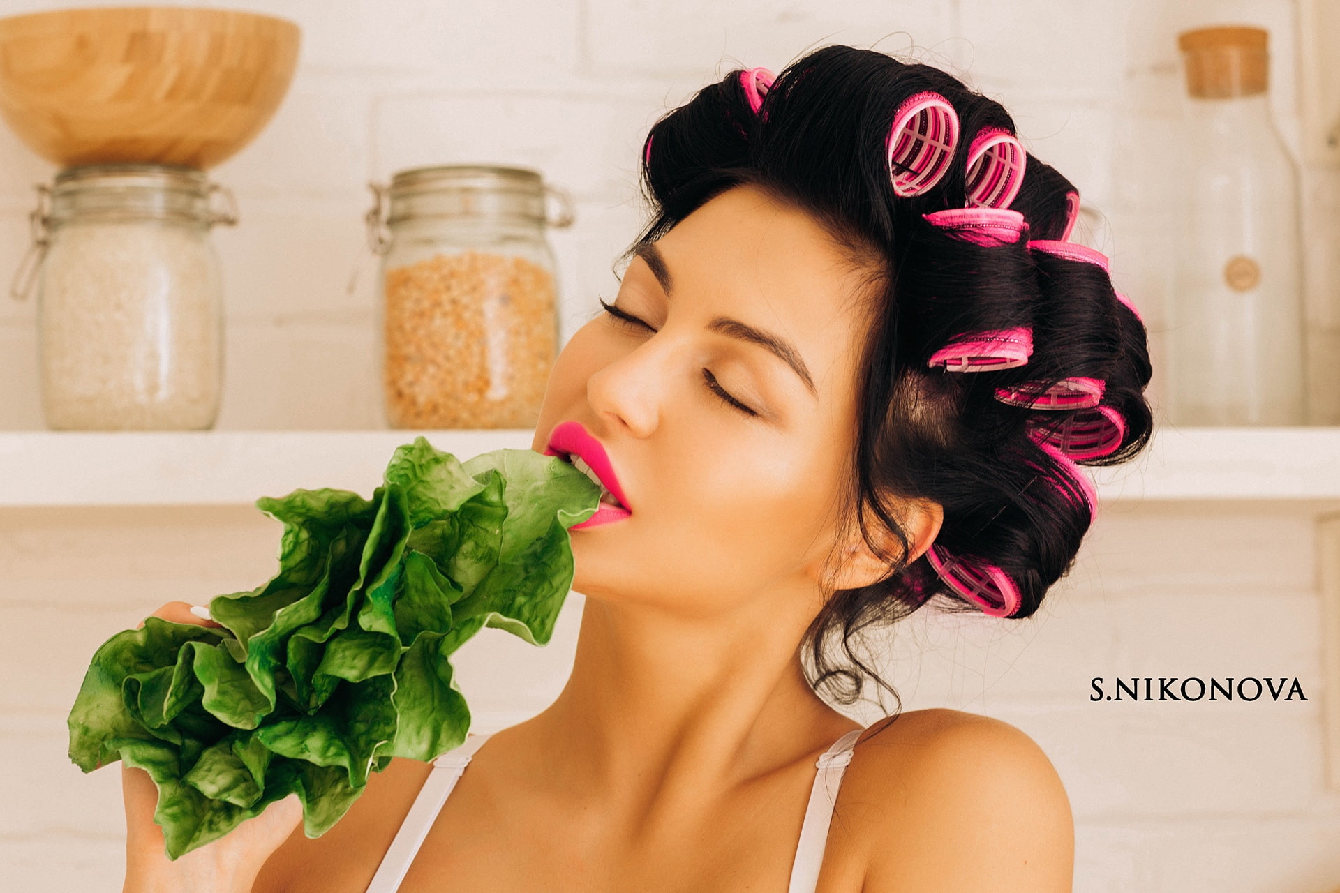 Svetlana Nikonova, makeup, food, closed eyes, women, 1080P, HD Wallpaper