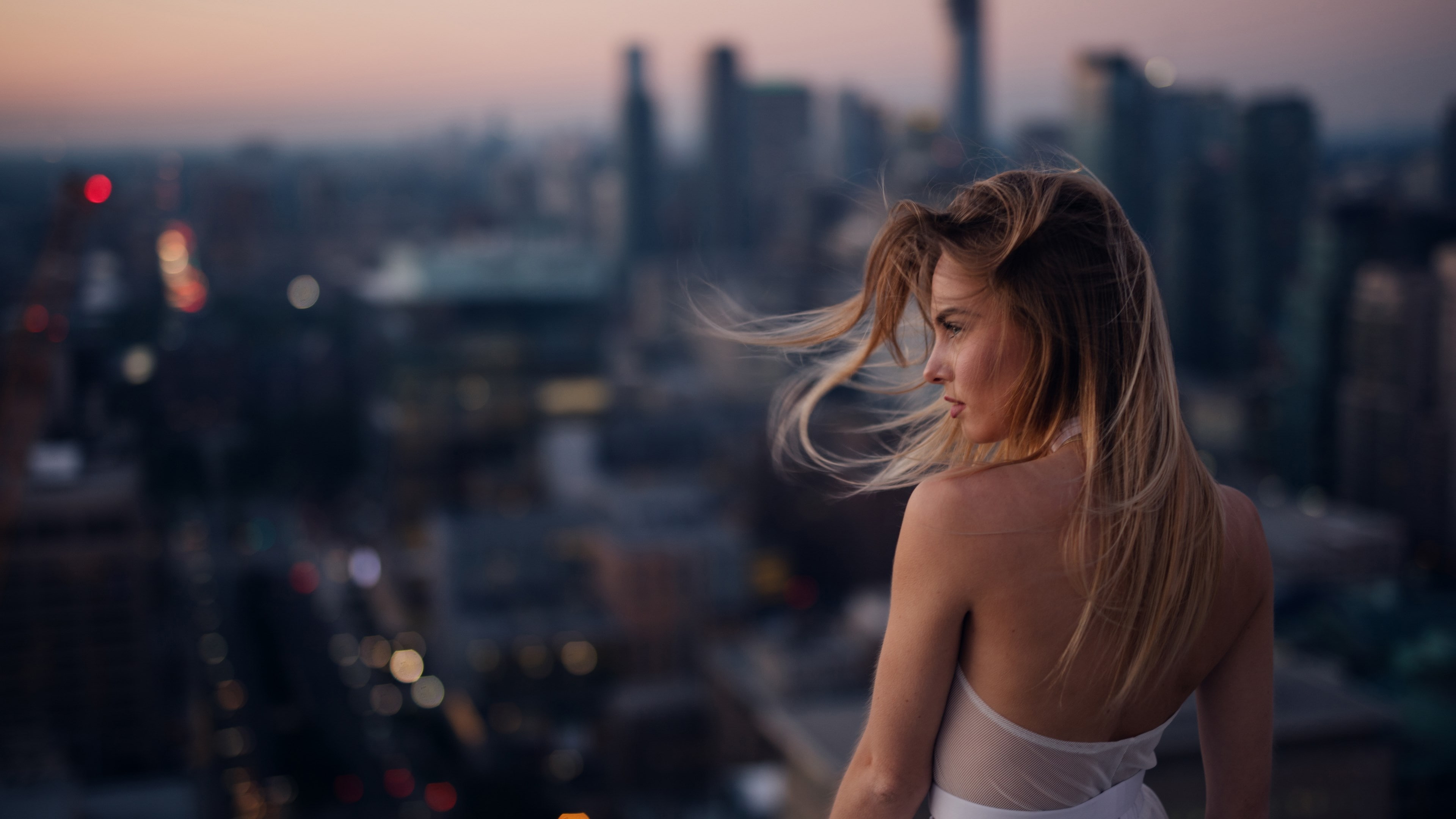 waist up, building exterior, standing, built structure, women, 4K, lifestyles, adult, sweet girl pic 3840x2160, city, beautiful woman, young adult, cityscape, HD Wallpaper