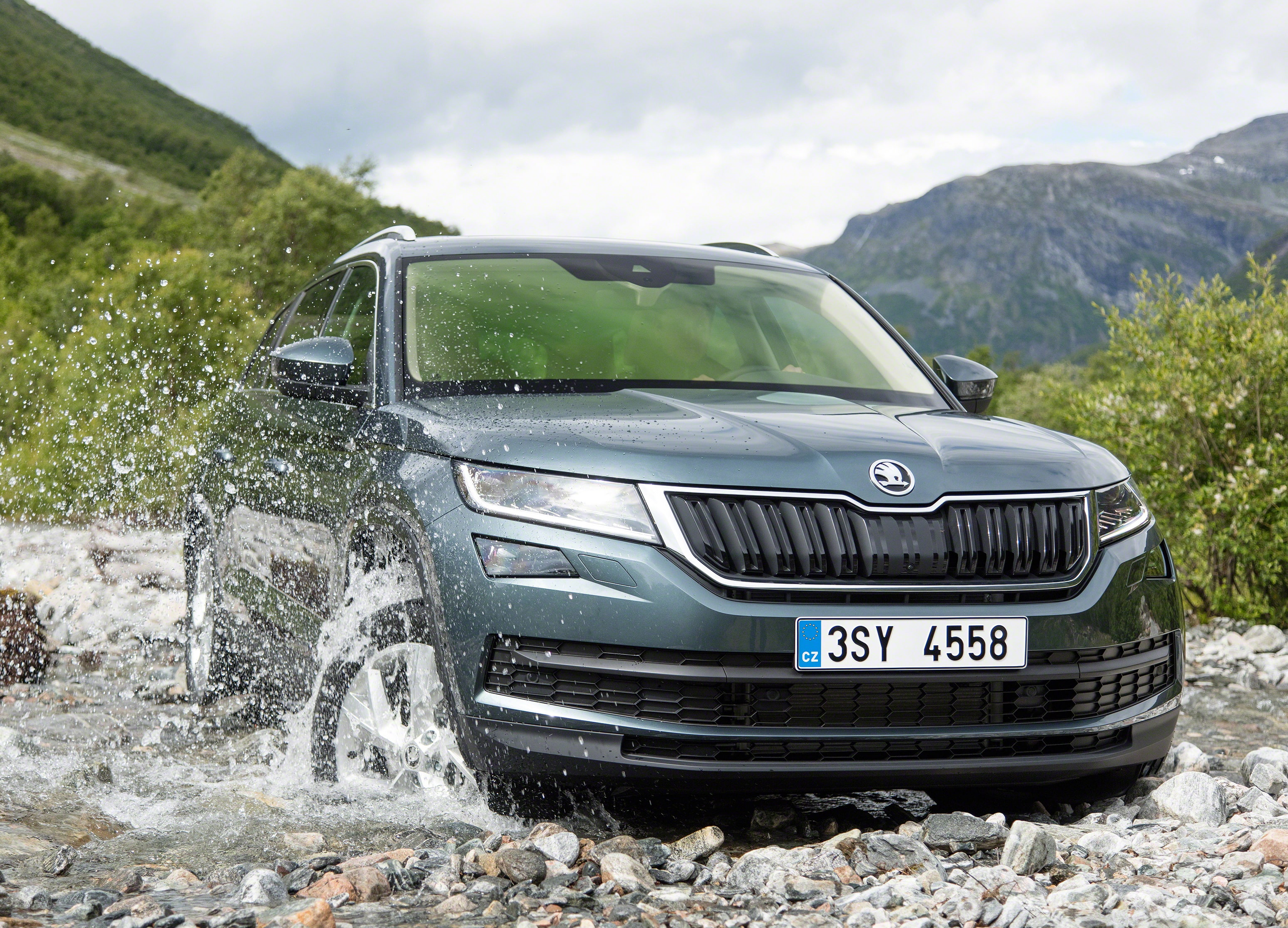 river, clouds, mountains, vegetation, 2K, Skoda, stones, the sky, Kodiaq, squirt, water, 2016, HD Wallpaper