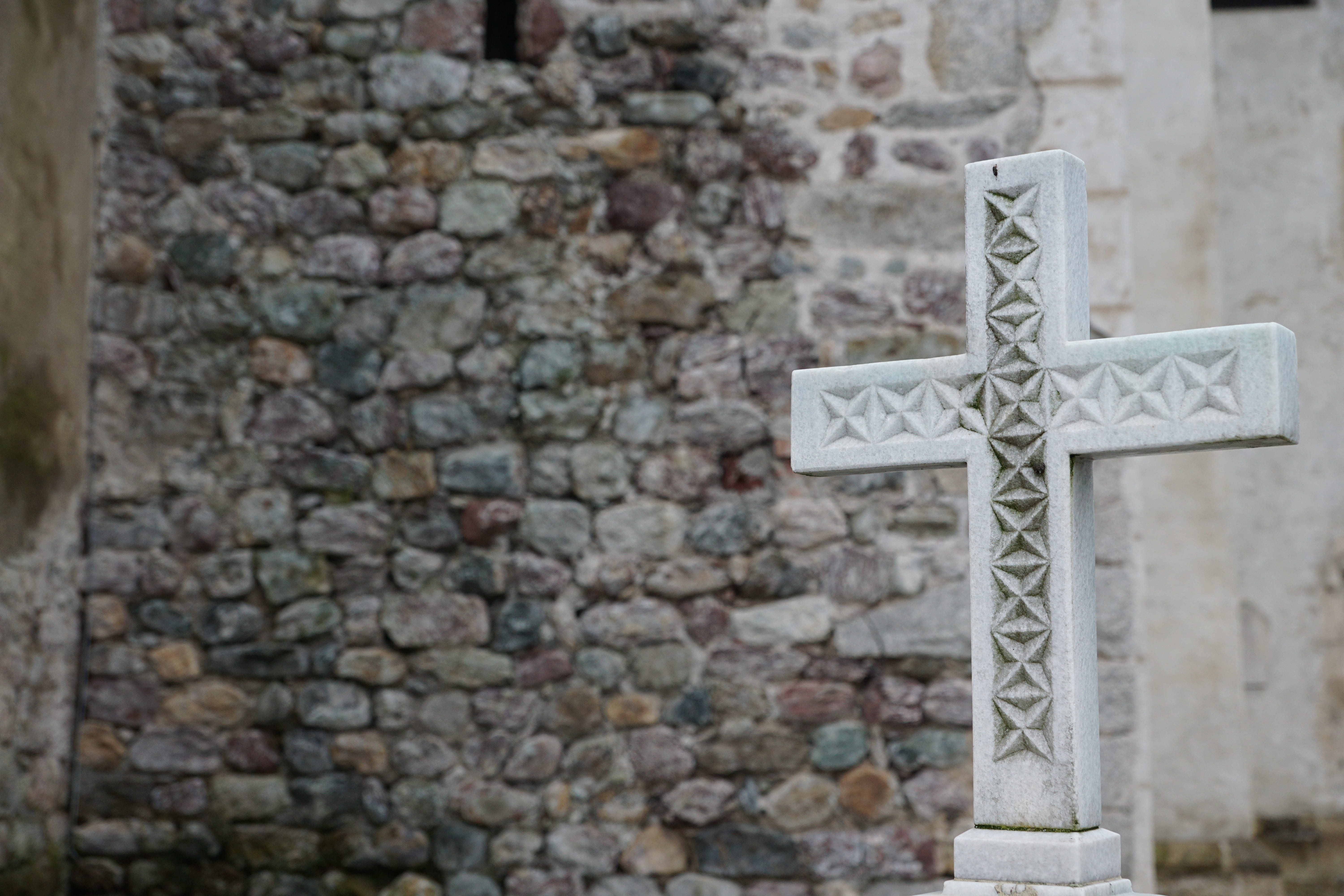 map, grey, blue, grave, old, funeral, stone material, alm, no people, mountains, background, stone wall, stone, history, art, wooden cross, symbol, middle ages, HD Wallpaper
