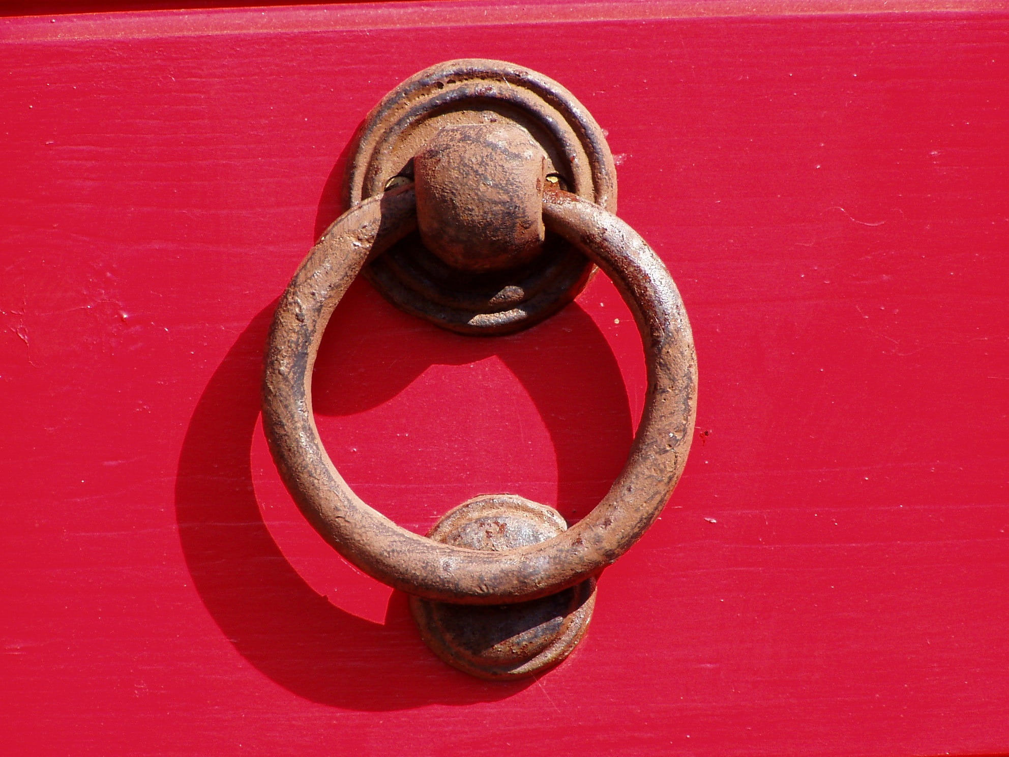protection, no people, door knocker, metal, close-up, wall - building feature, circle, still life, object, door, handles, 1080P, sash, entrance, wood - material, HD Wallpaper