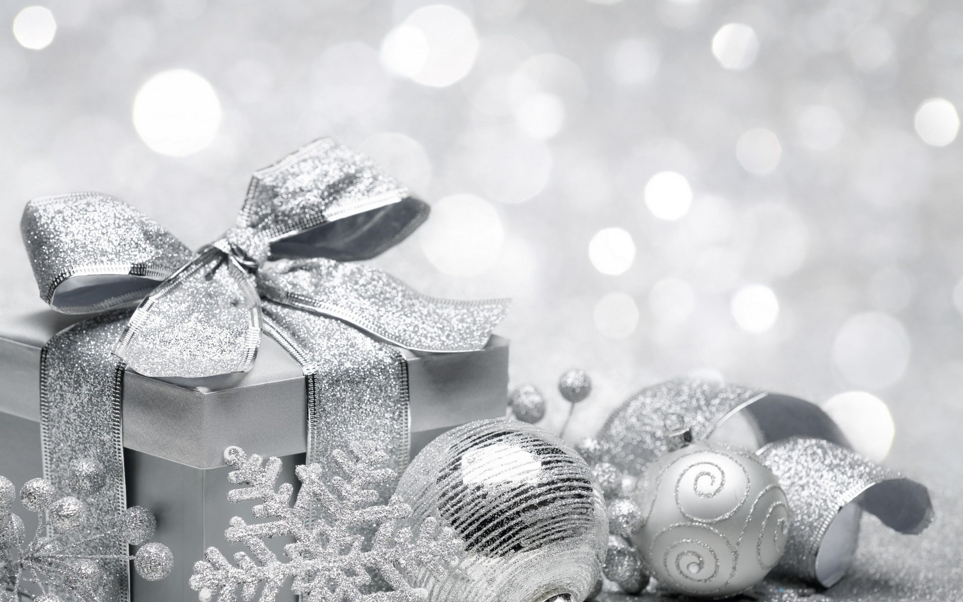 Christmas ornaments, bokeh, monochrome, 1080P, presents, Christmas, HD Wallpaper