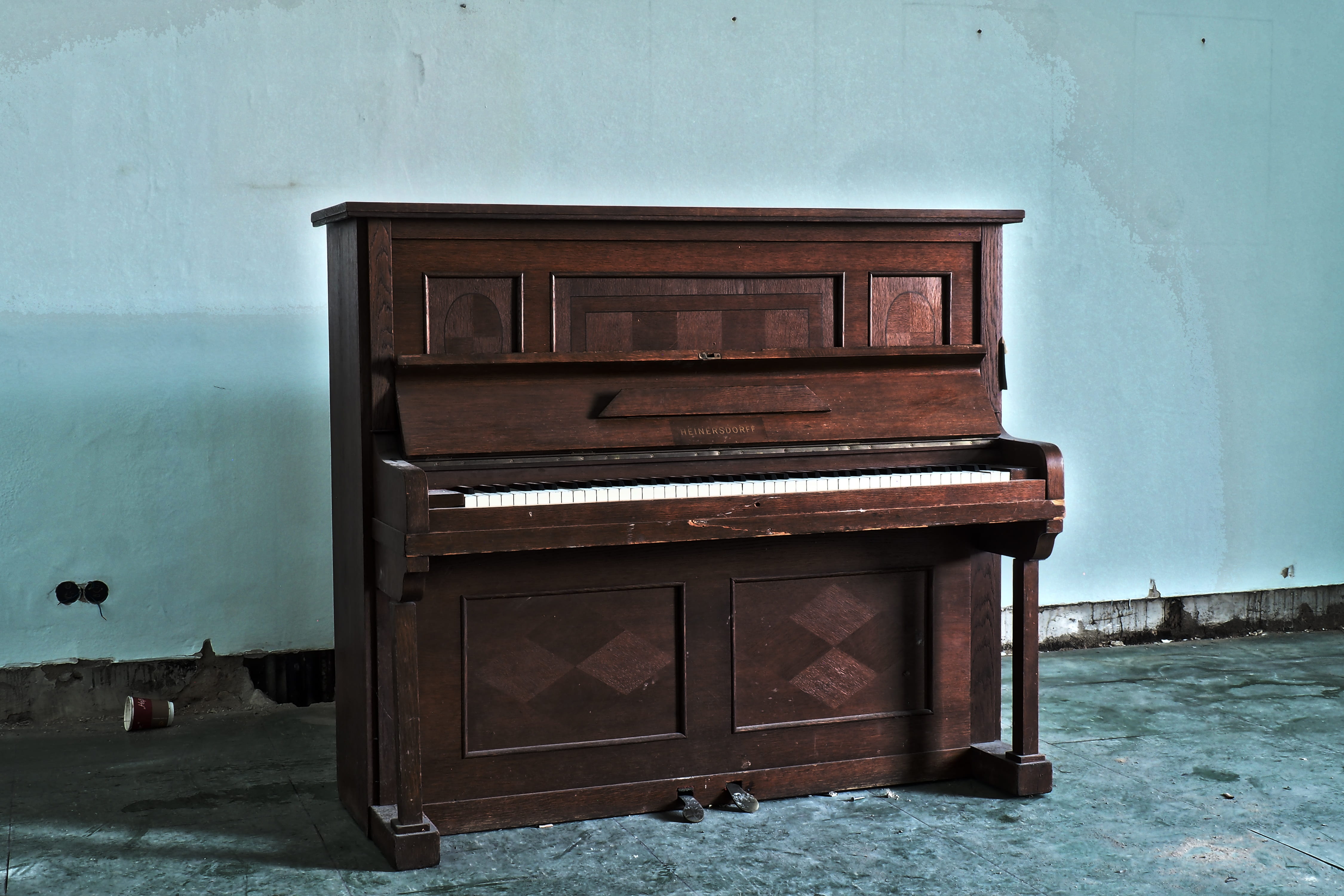 pforphoto, music, building, wall - building feature, old, decay, leave, arts culture and entertainment, architecture, instrument, weathered, nature, keys, HD Wallpaper
