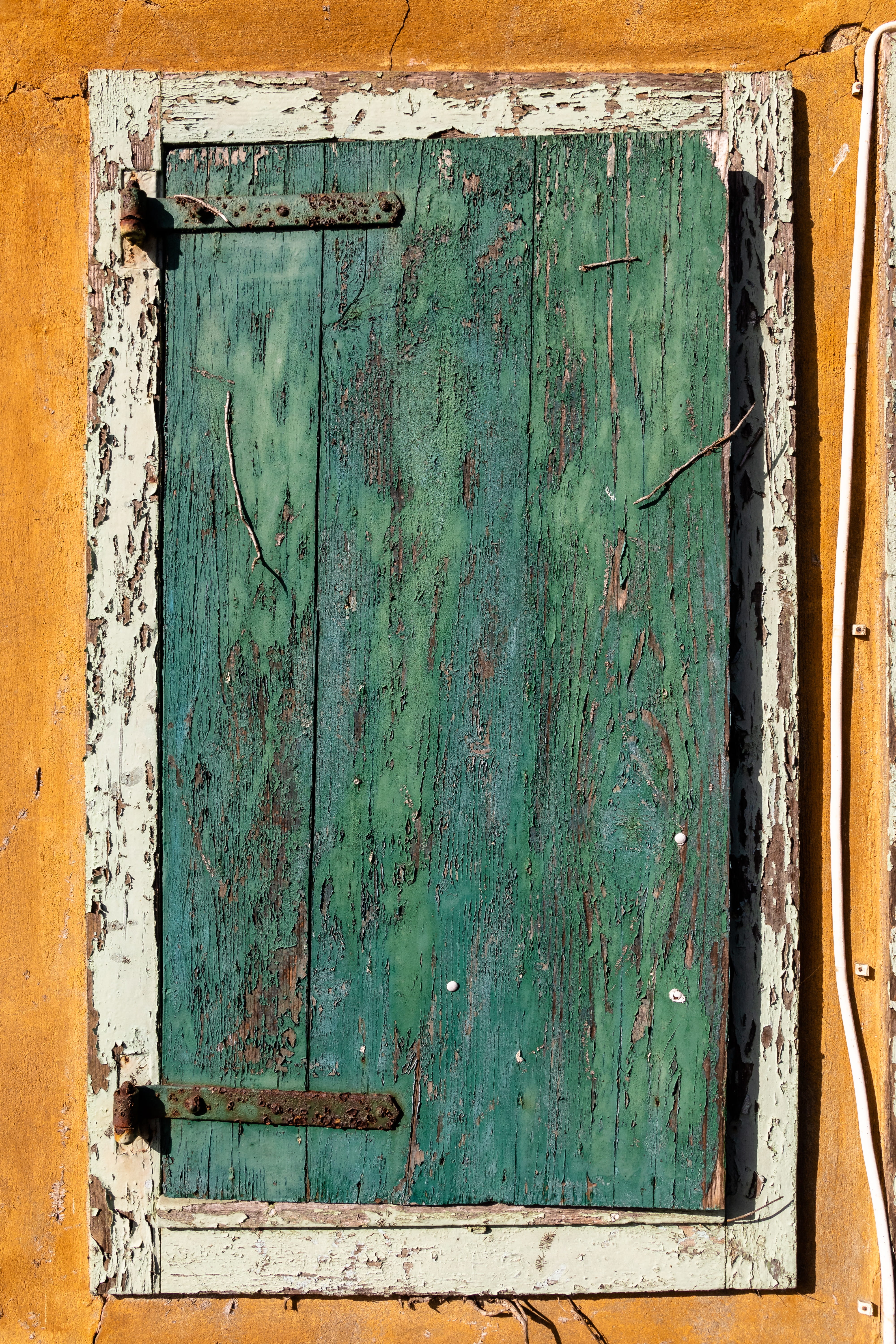 built structure, safety, wall - building feature, decline, outdoors, entrance, ruined, no people, window, weathered, deterioration, shutter, 5K, retro, Phone HD Wallpaper