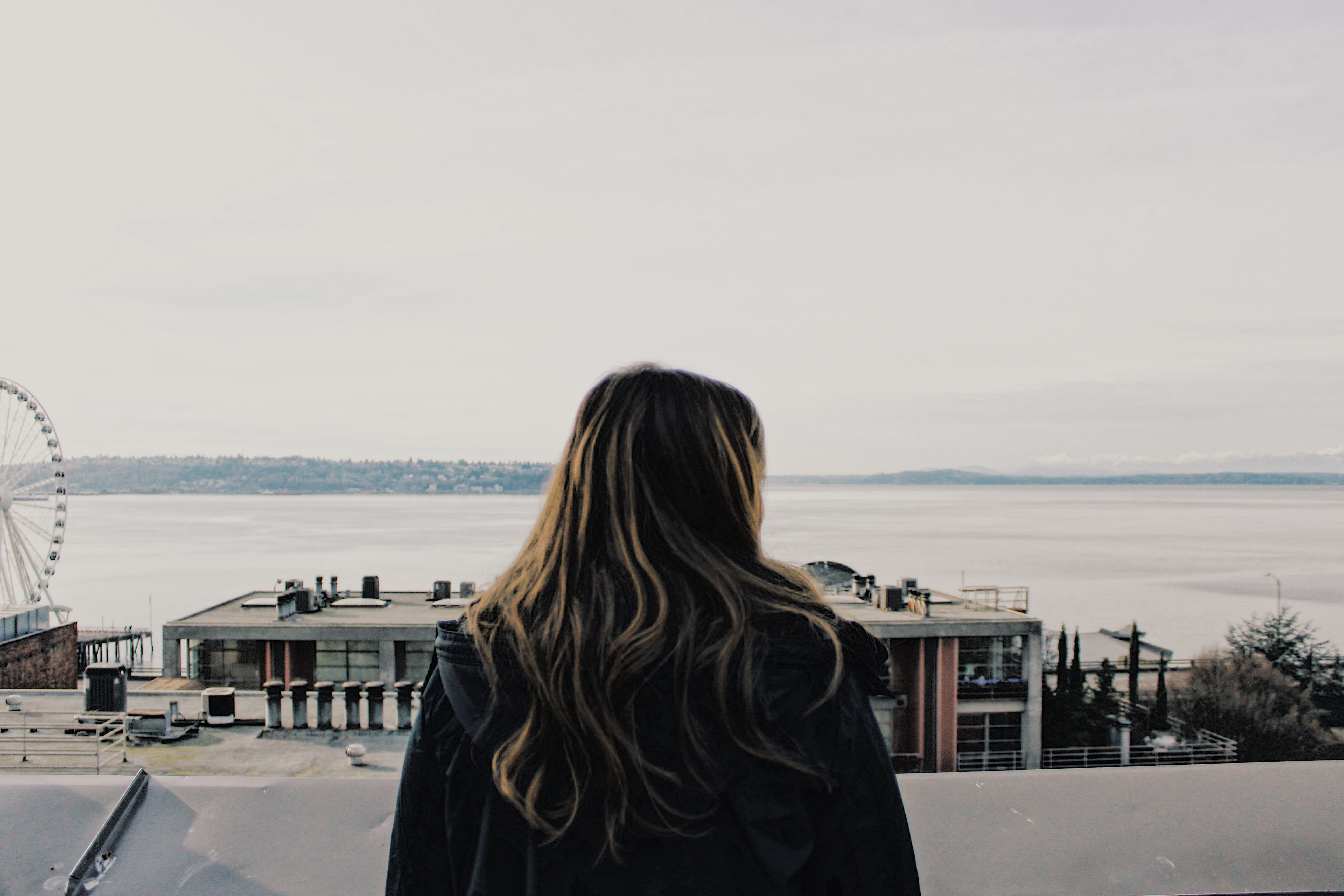 urban, pike, pikes place market, waist up, building exterior, looking at view, seattle, one person, built structure, landscape, standing, girl, ocean, lifestyles, HD Wallpaper