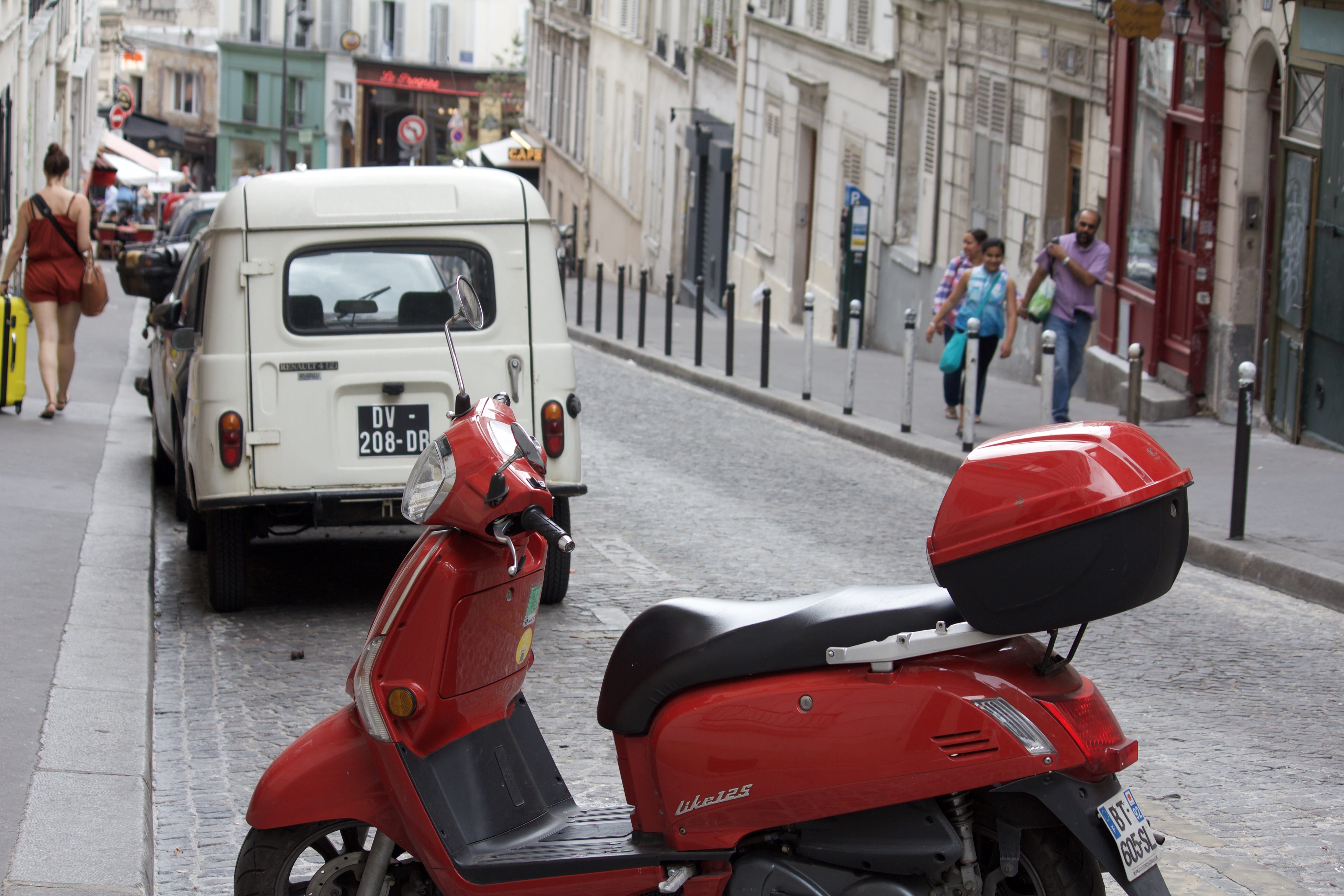 outdoors, vespa, city life, built structure, city, building exterior, red, style, paris, city street, land vehicle, travel, vehicle, mode of transportation, HD Wallpaper