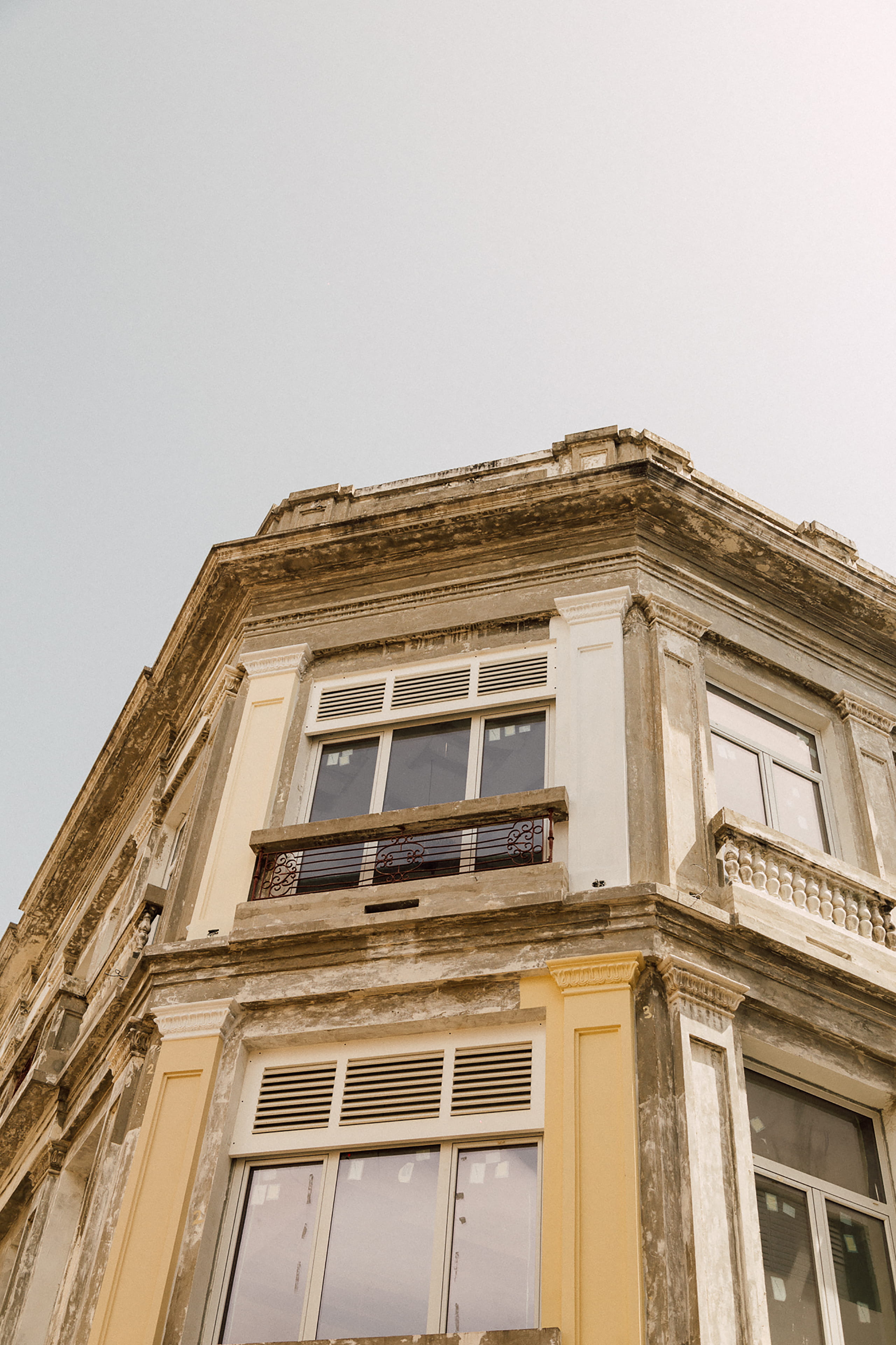 column, the past, gray, day, old, nature, architecture, pillar, colonial zone, office building, court, town, building exterior, architectural column, daytime, Phone HD Wallpaper
