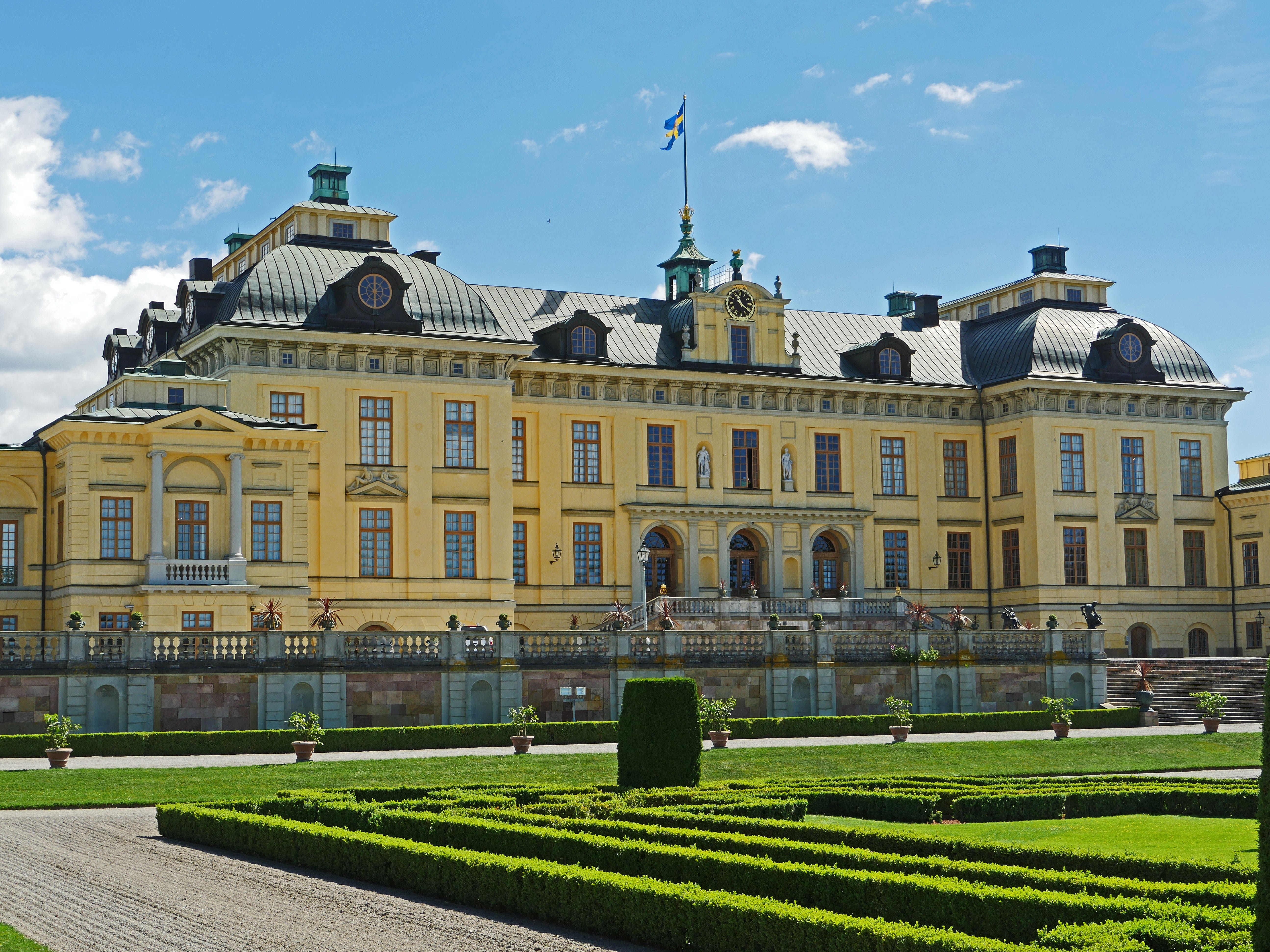 stately, tourism, royal family, built structure, sky, head of state, day, ornamental garden, the past, schlossgarten, equipment, architecture, history, HD Wallpaper