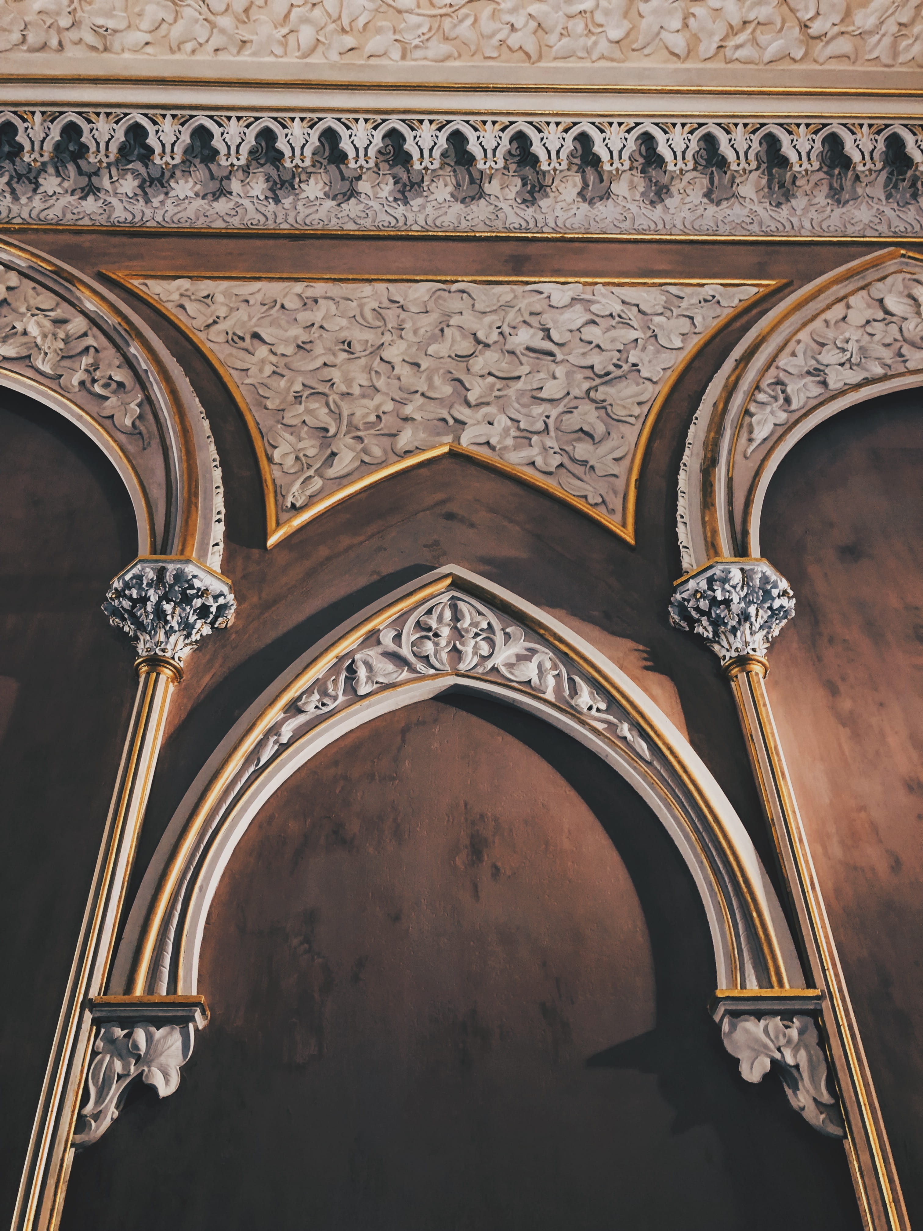 day, ceiling, arch, castle, the past, built structure, travel destinations, 4K, no people, floral pattern, decor, place of worship, design, belief, outdoors, Phone HD Wallpaper
