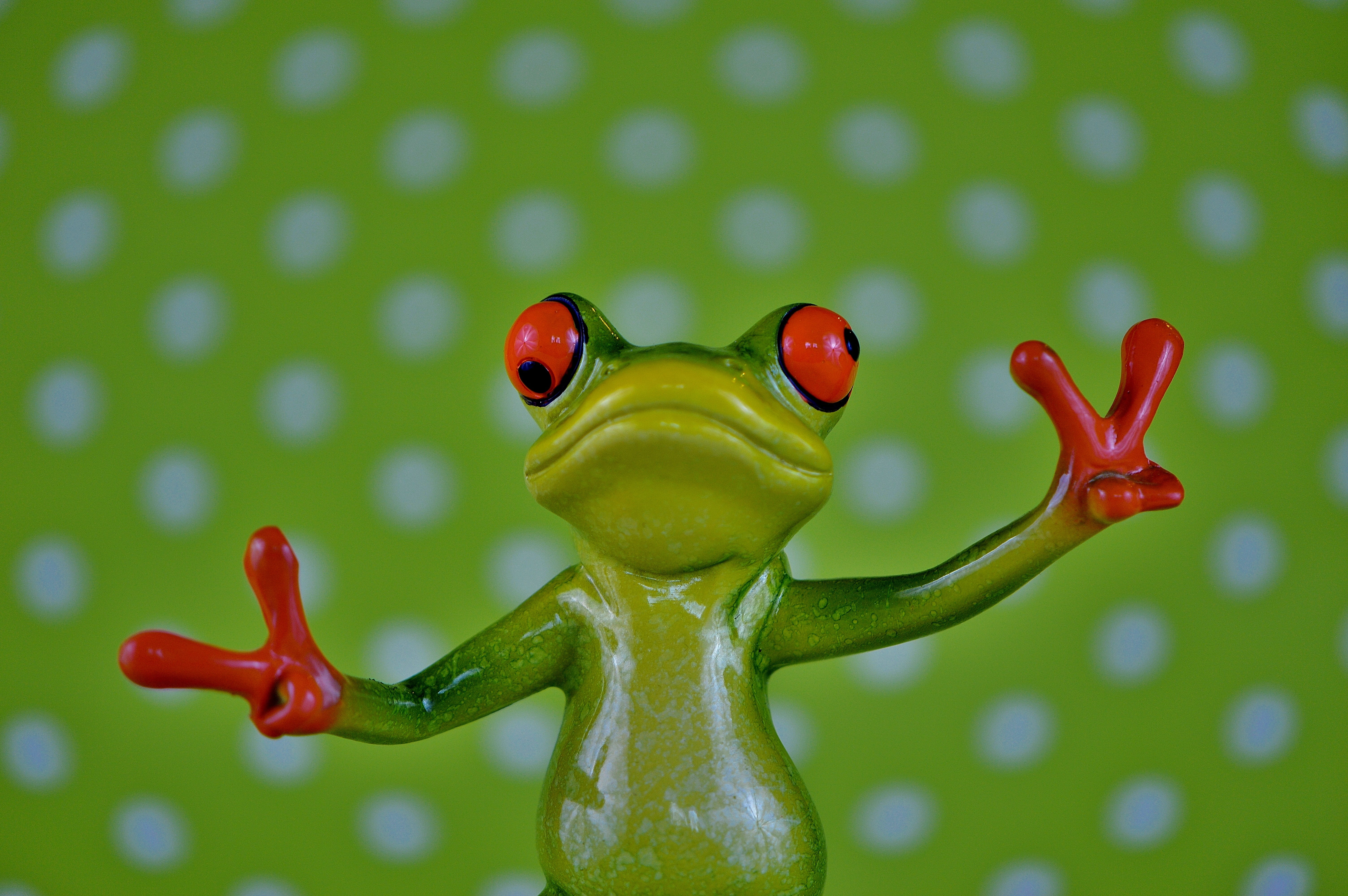 Peace, humor, toy, animal representation, funny, Cute, yellow, animal, cheerful, green color, focus on foreground, spotted, animal head, representation, HD Wallpaper