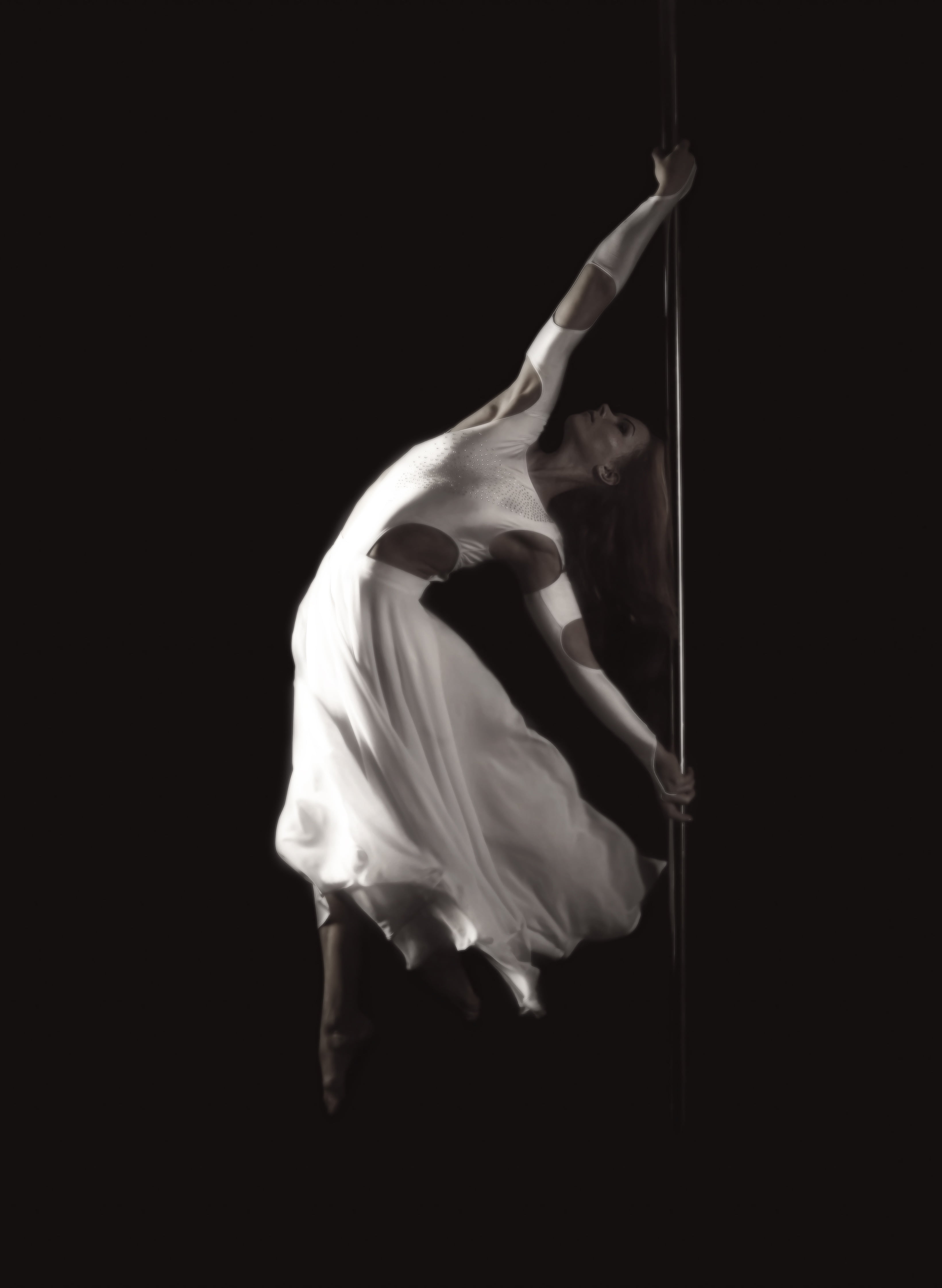 adult, flight, grayscale, healthy lifestyle, dance, elegance, fashion, women, dancer, girl, females, photography, ballet, soar, performance, pole dance, Phone HD Wallpaper