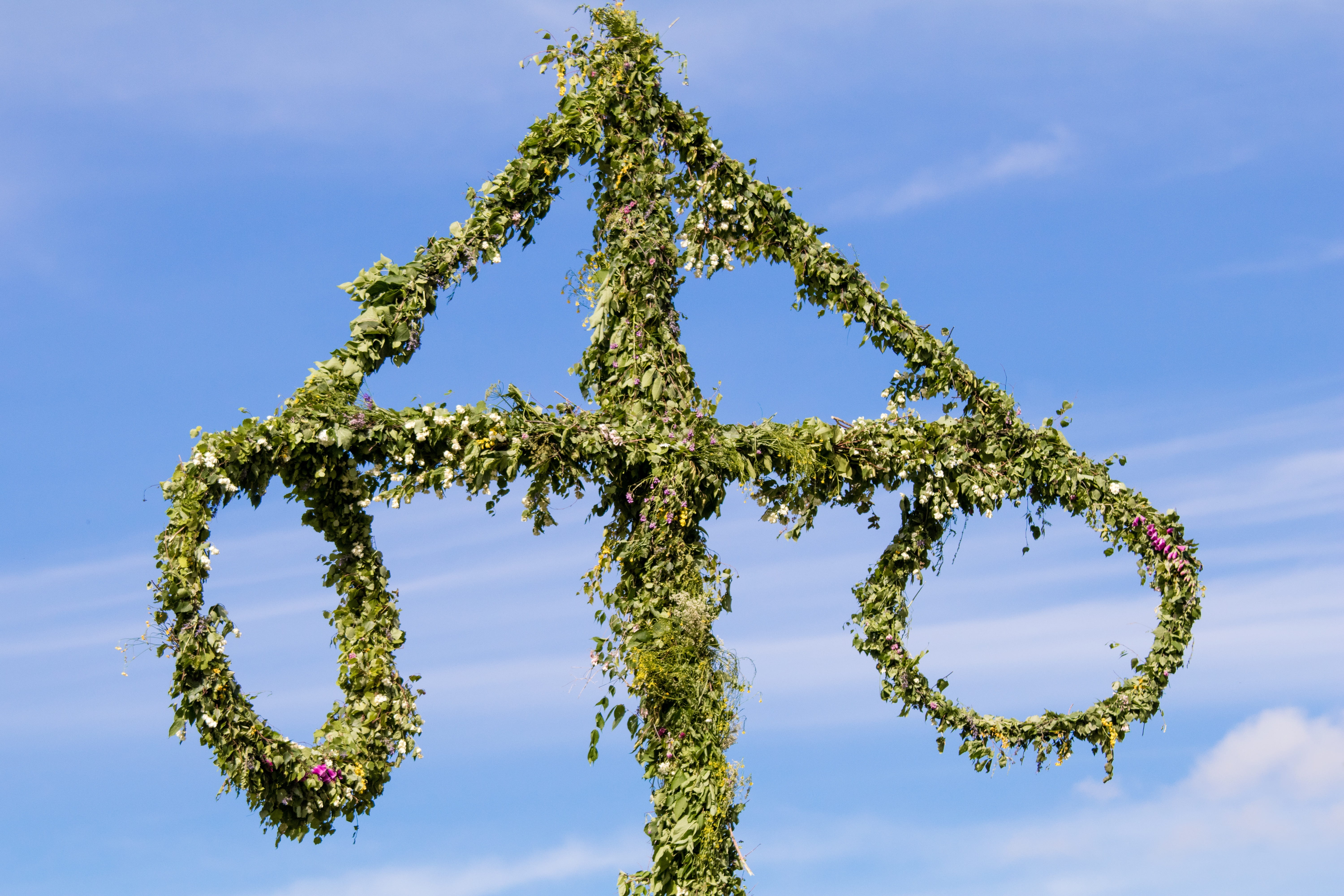 outdoors, midsummer, communication, day, dance, nature, tradition, coniferous tree, outdoor, sweden, traditional, pole, 5K, symbol, arrow, sustainable resources, HD Wallpaper