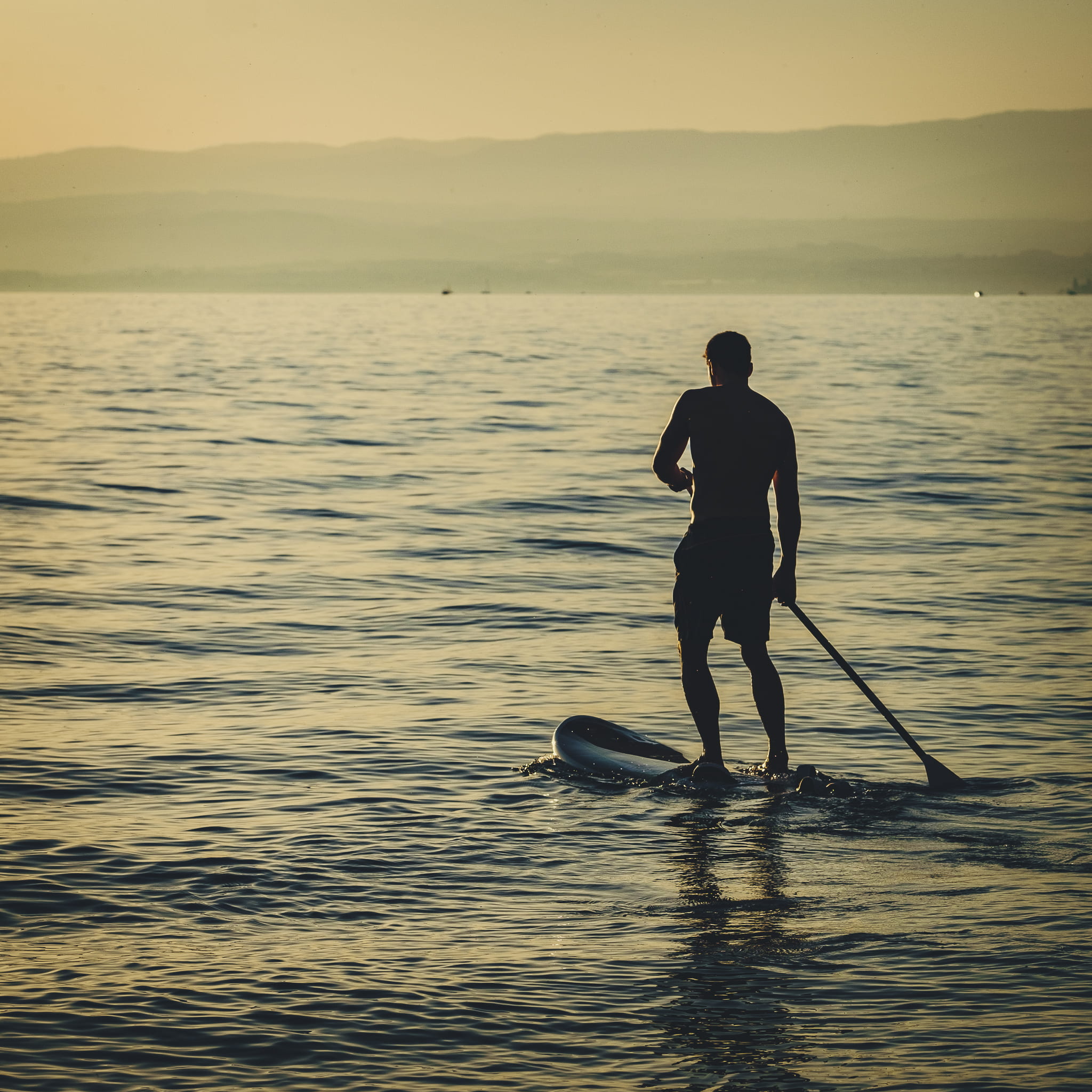 beauty in nature, board, man, waterfront, 1080P, surfboard, male, sunset, rear view, sky, standing, lifestyles, full length, standup, leisure activity, Phone HD Wallpaper