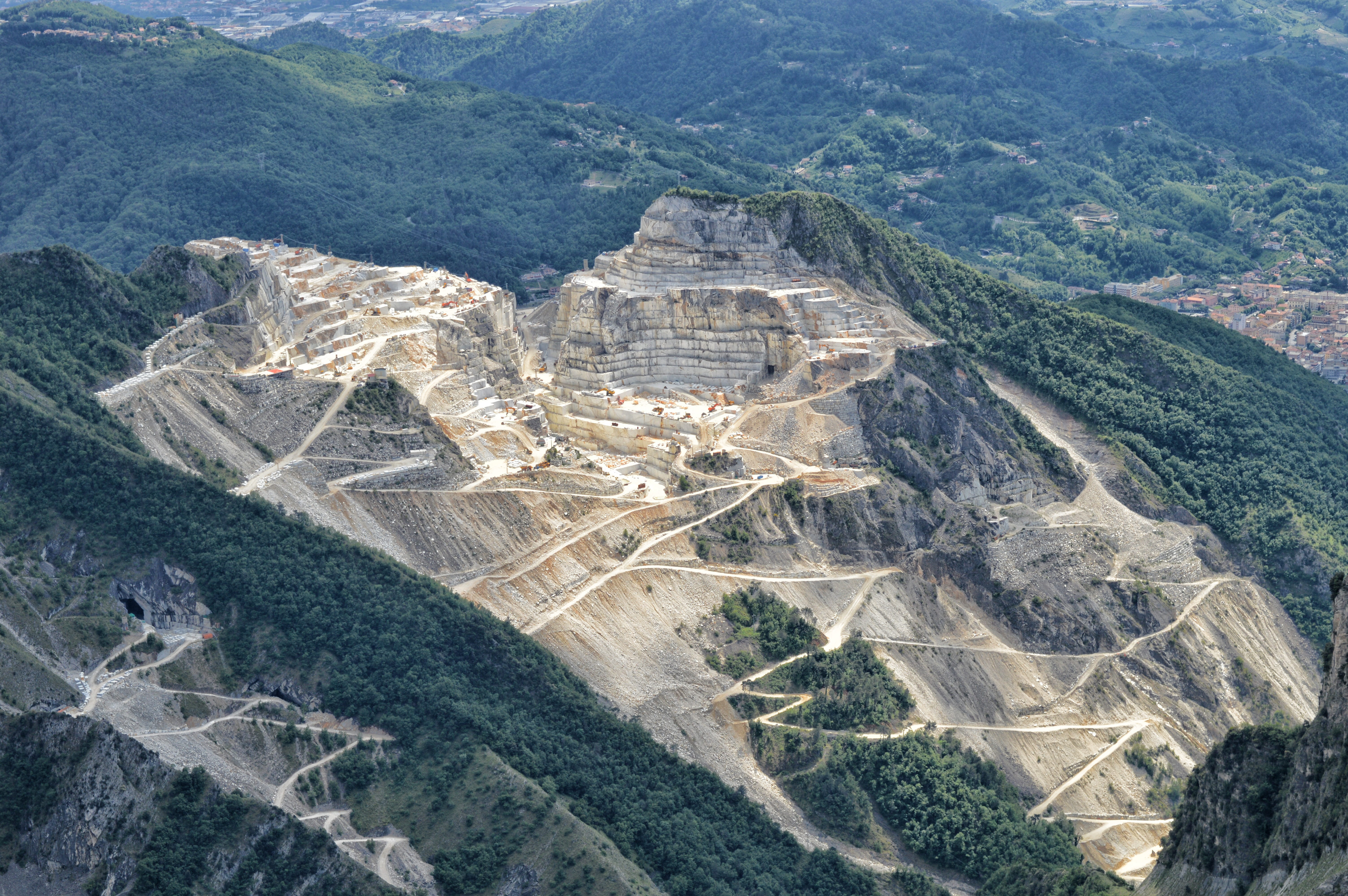 Tuscany, ancient, Marble, industry, tranquility, italy, Alps, high angle view, mountain, architecture, nature, history, outdoors, mining, the past, no people, HD Wallpaper
