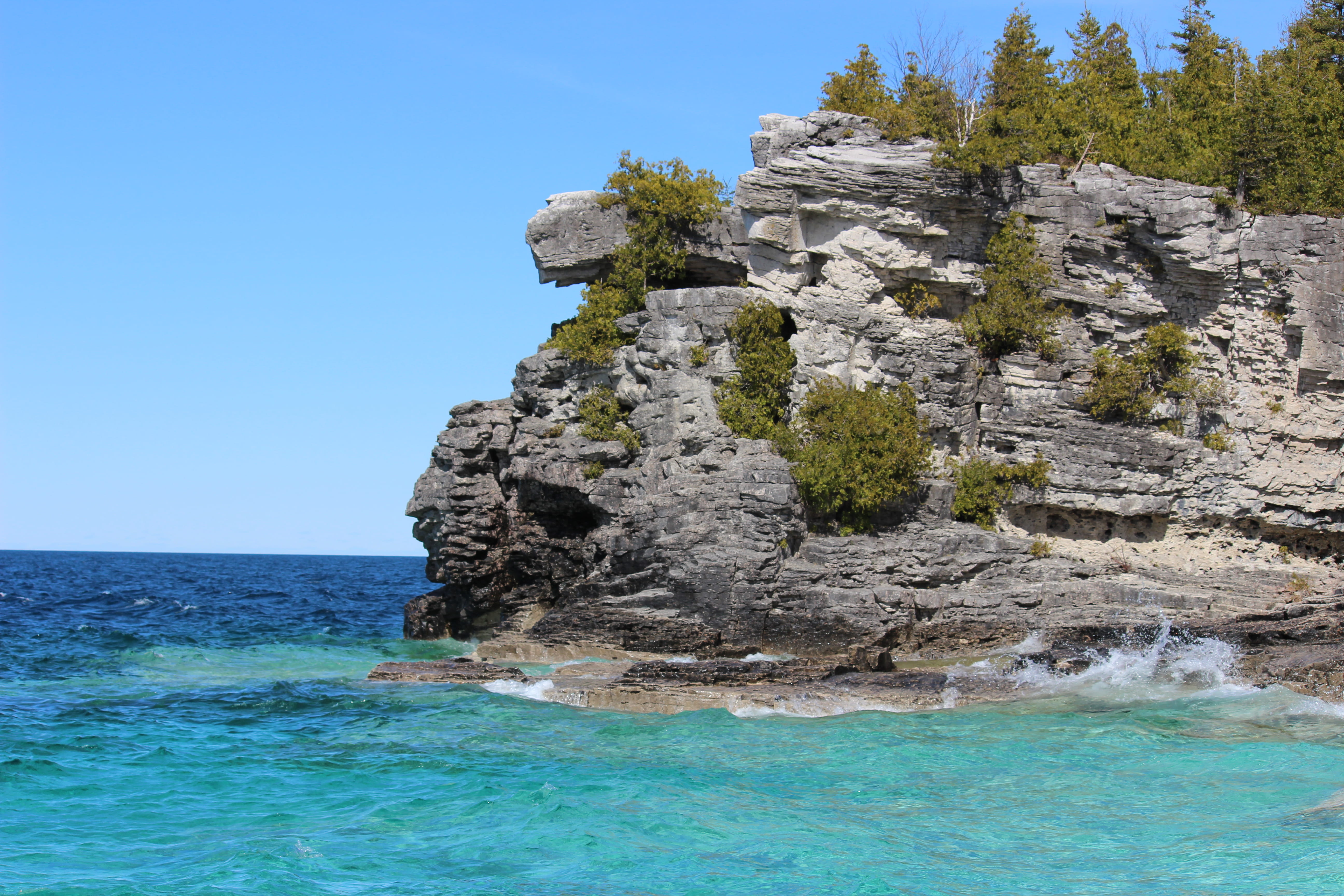 rock formation, green, tobermory, grotto, no people, rocks, hike, water, tranquility, beauty in nature, turquoise colored, ocean, rock, blue, sky, outdoors, HD Wallpaper