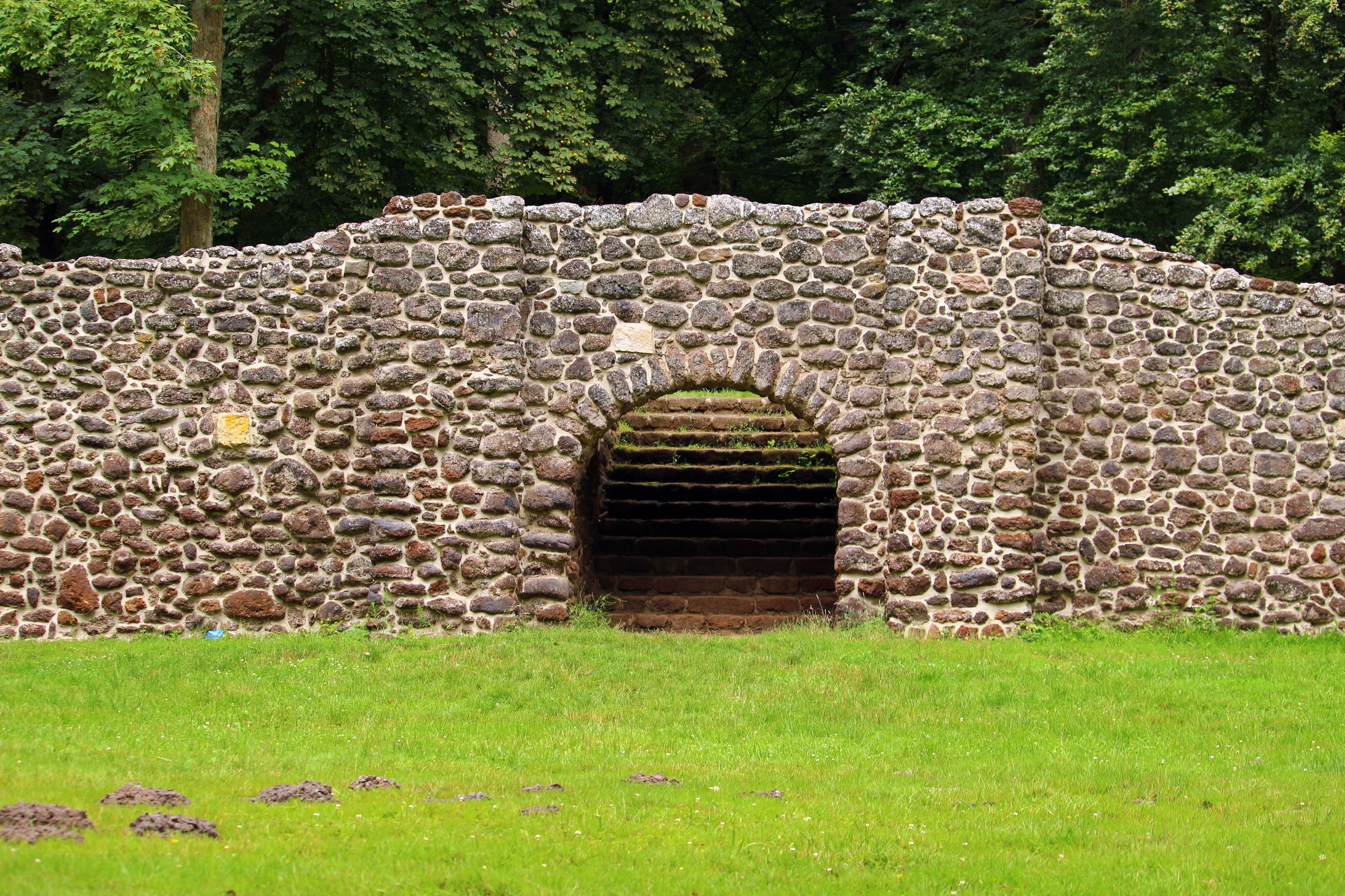 wall - Building Feature, field, grotto, old Ruin, 5K, castle park, stone Material, the Past, Wall, brick, ancient civilization, famous Place, cultures, HD Wallpaper