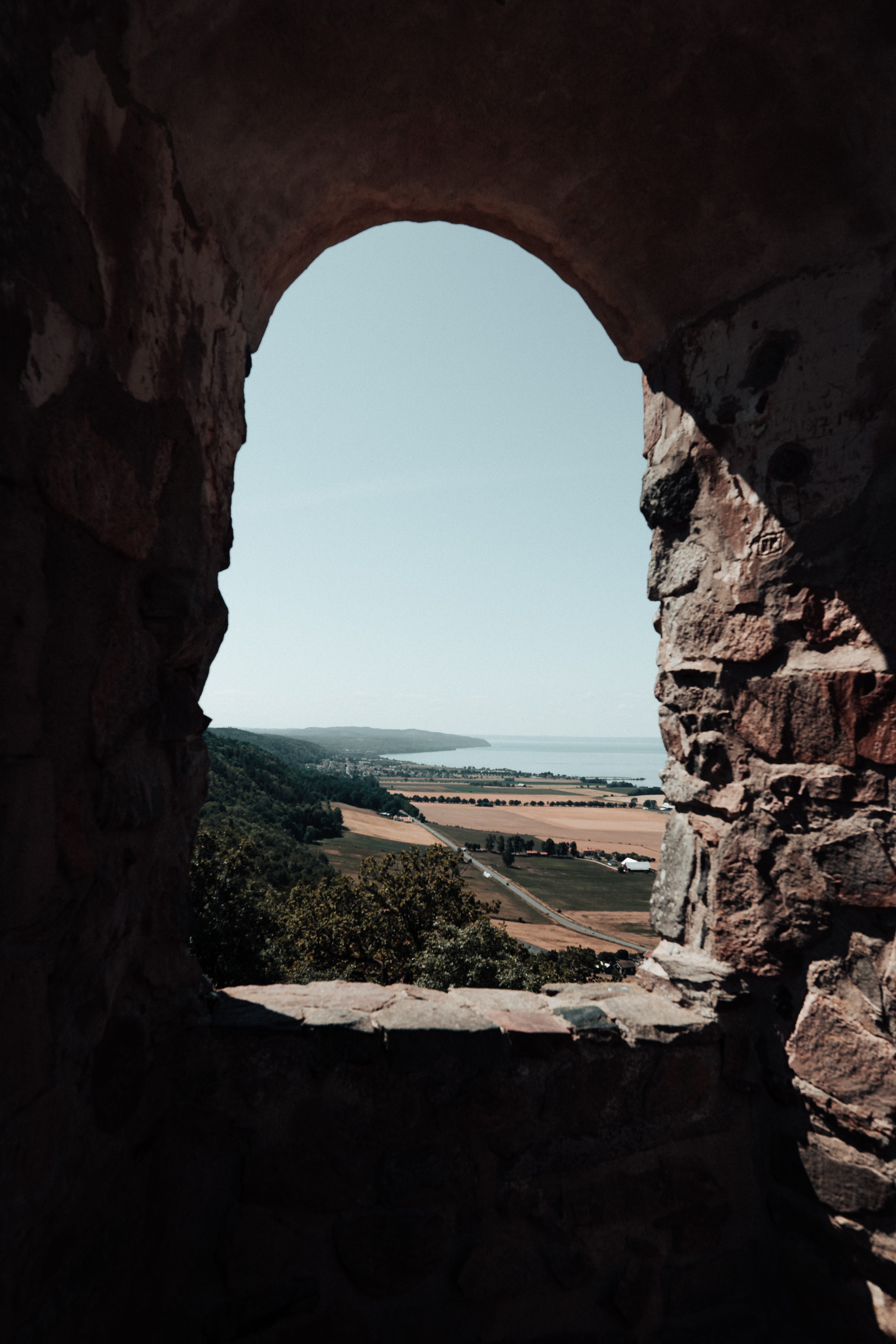 ocean, photo, close, rock formation, land, sweden, concrete, rock, building, day, nature, arch, brown, brahehus, rock - object, sea, 5K, people, window, Phone HD Wallpaper