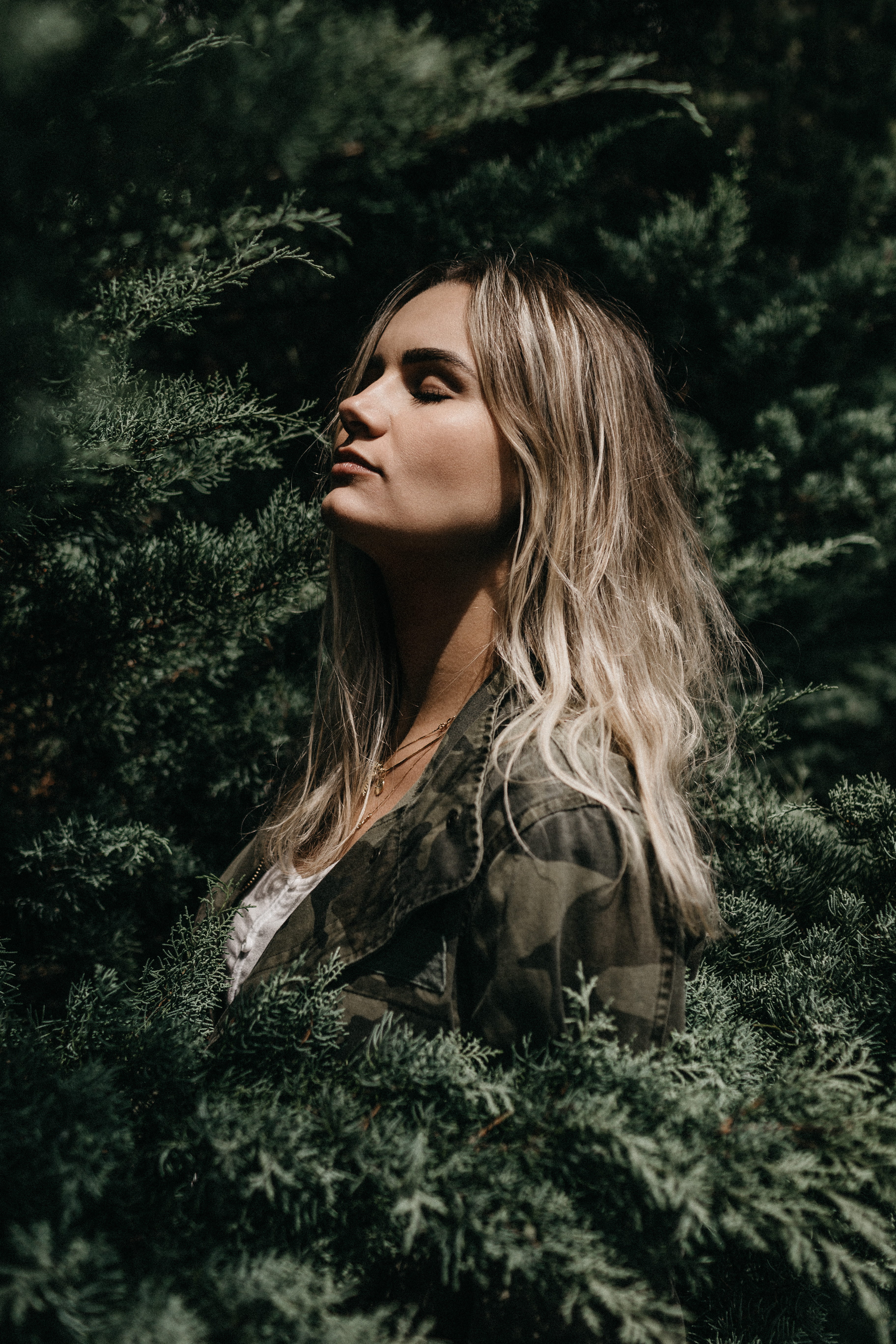tree, headshot, young adult, lifestyles, camouflage, portrait, contemplation, beautiful woman, one person, hair, hairstyle, long hair, outdoors, nature, Phone HD Wallpaper