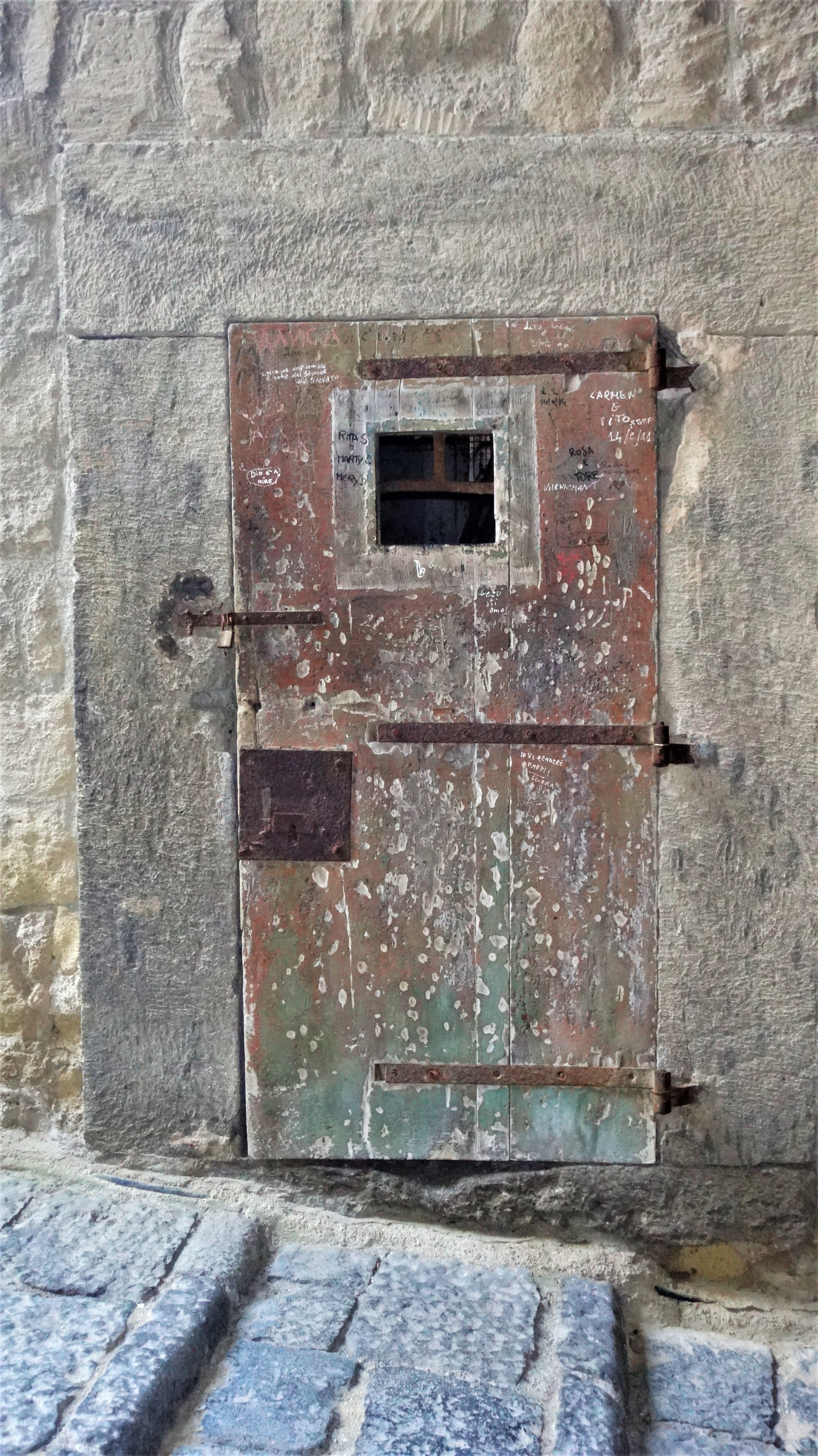 no people, chipped pain, wood, history, outdoors, old door, concrete, wall - building feature, wall, architecture, ovo castle, door, old, deterioration, Phone HD Wallpaper
