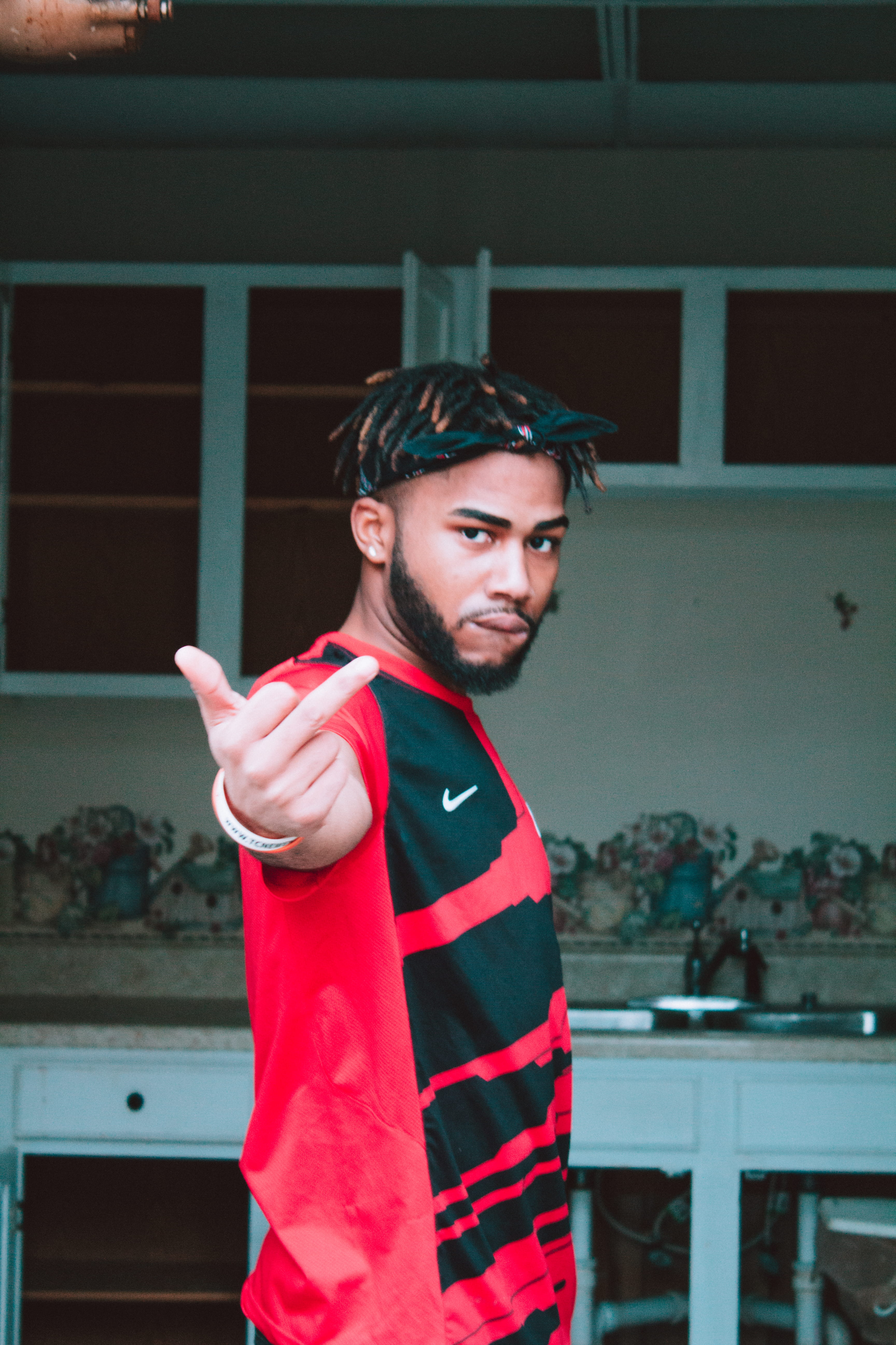 5K, front view, black, lifestyles, dreads, portrait, young adult, facial hair, three quarter length, indoors, hairstyle, haircut, urban, hair, color, music, Phone HD Wallpaper