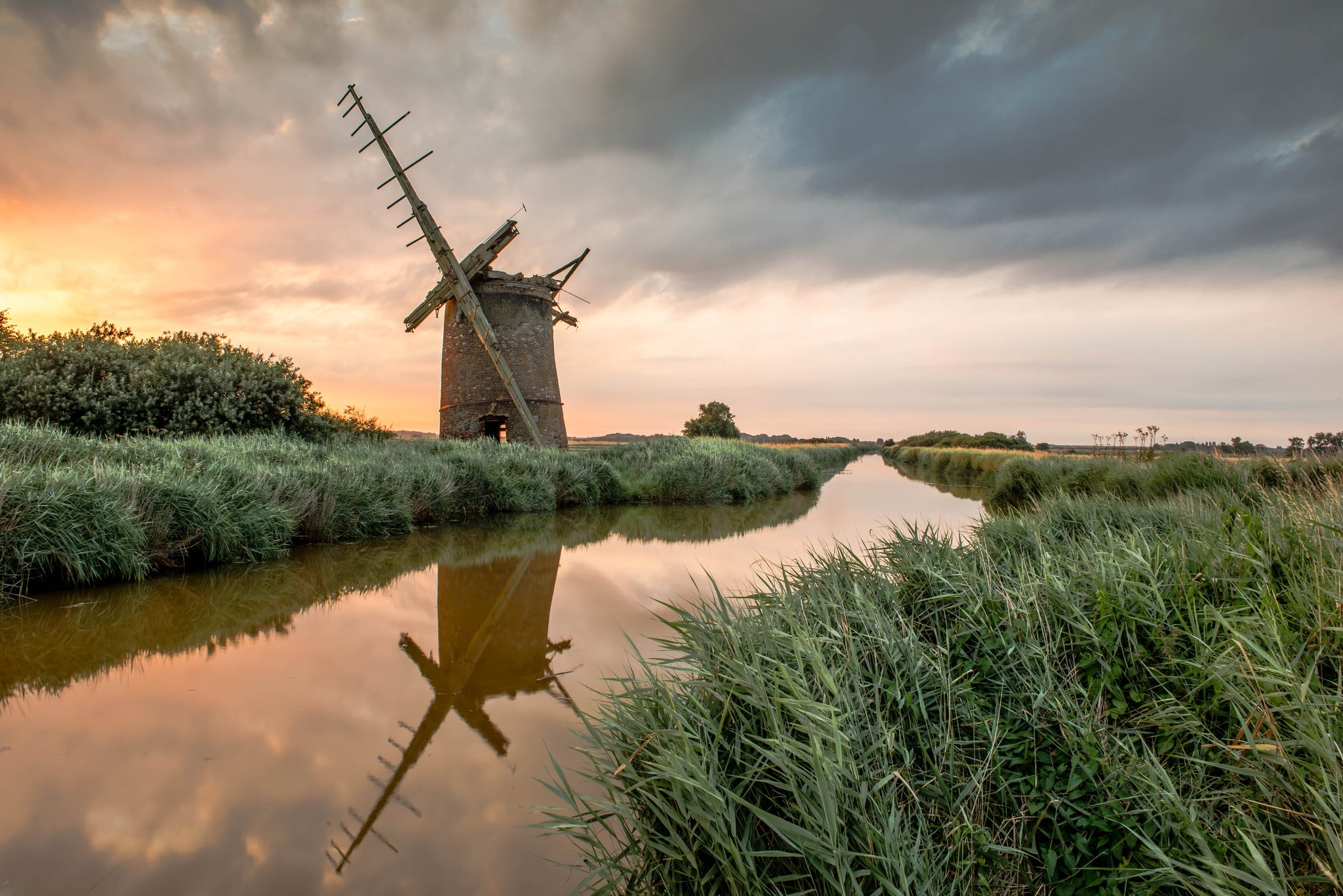 fuel and power generation, kinderdijk, river, blue, cloud - sky, sky, grass, green Color, 1080P, brown, sunlight, outdoors, dusk, field, mill, turbine, HD Wallpaper