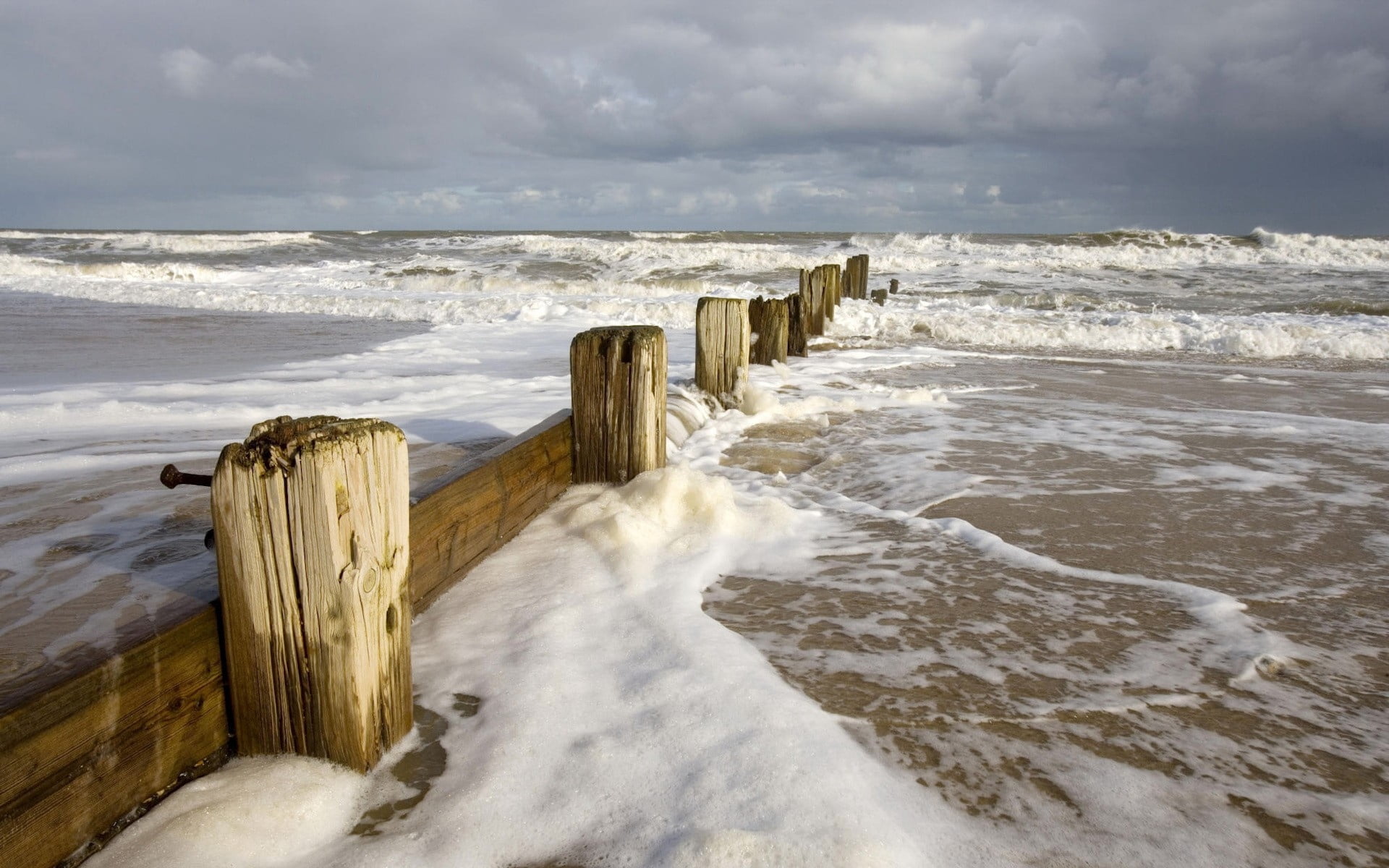 day, horizon Over Water, seascape, atlantic Ocean, horizon, land, summer, wooden post, motion, sport, nature, power in nature, dirty water, tide, water, HD Wallpaper