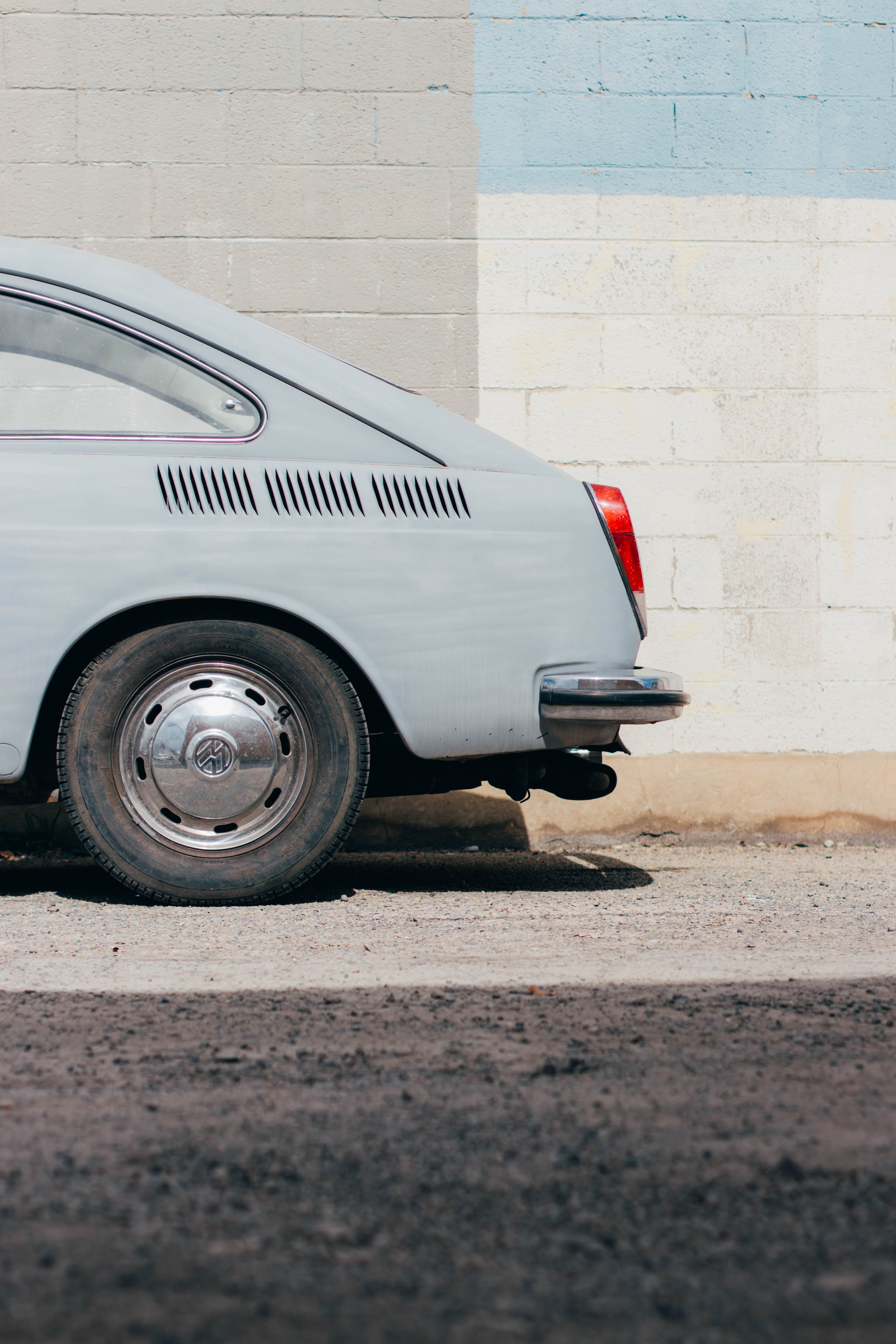 stationary, transportation, outdoors, mode of transportation, parking, retro styled, tire, wheel, car, architecture, garage, road, 5K, no people, old, Phone HD Wallpaper