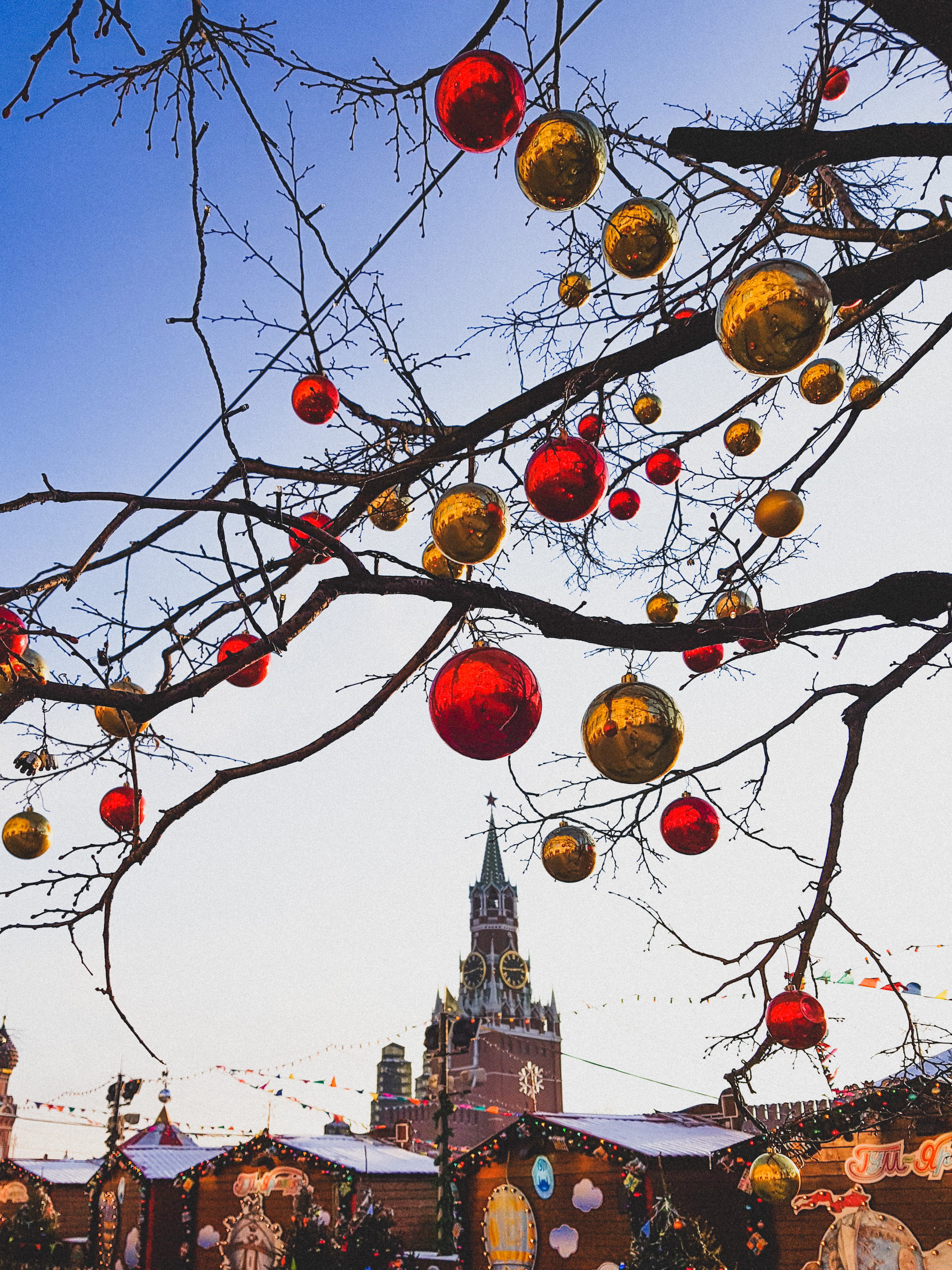 moscow, lamp, chinese new year, steeple, outdoors, produce, lighting equipment, person, built structure, decoration, chinese lantern, branch, tower, no people, Phone HD Wallpaper