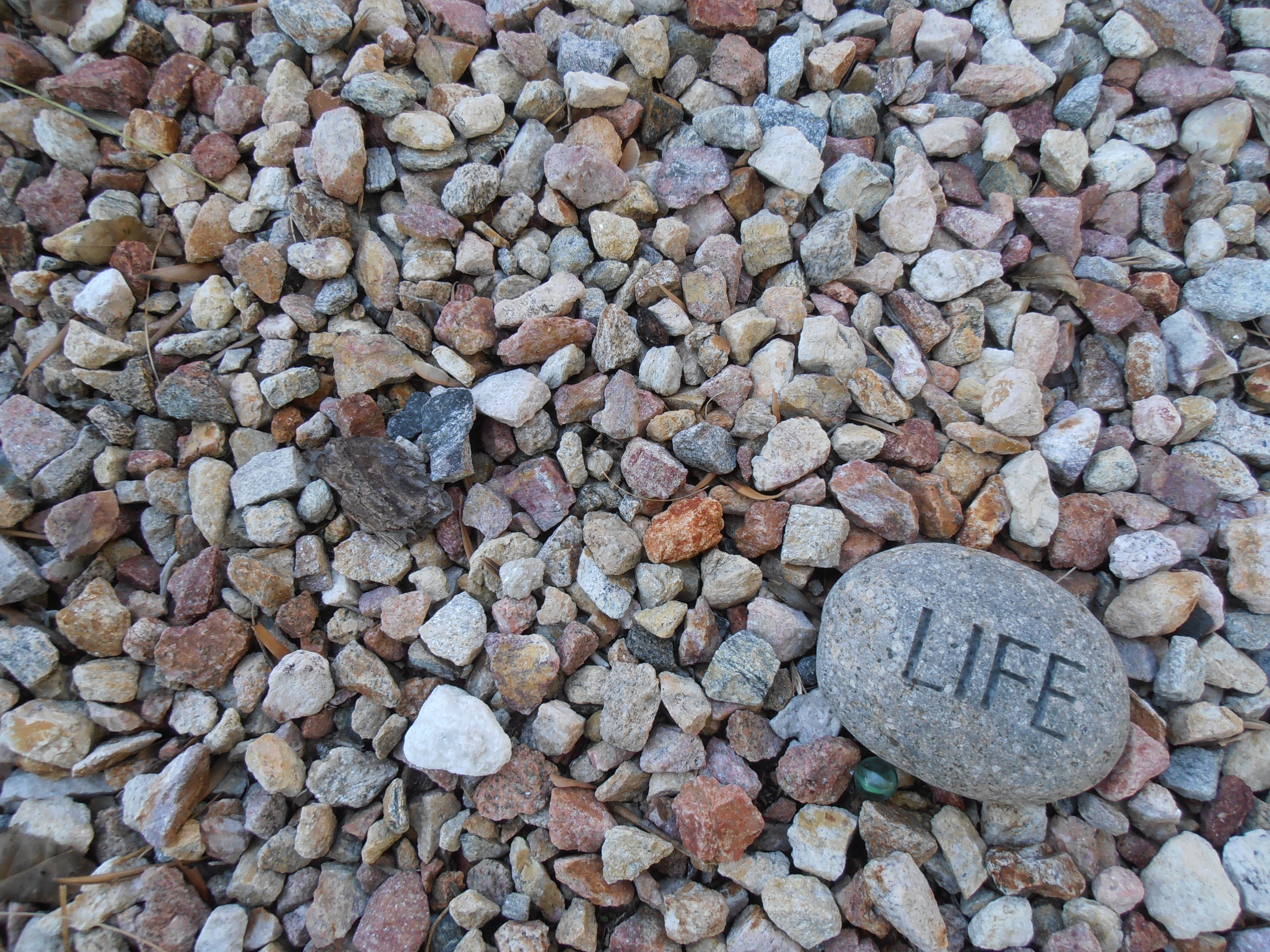 stone - object, day, no people, communication, outdoors, large group of objects, high angle view, text, rock, pebble, western script, land, full frame, HD Wallpaper