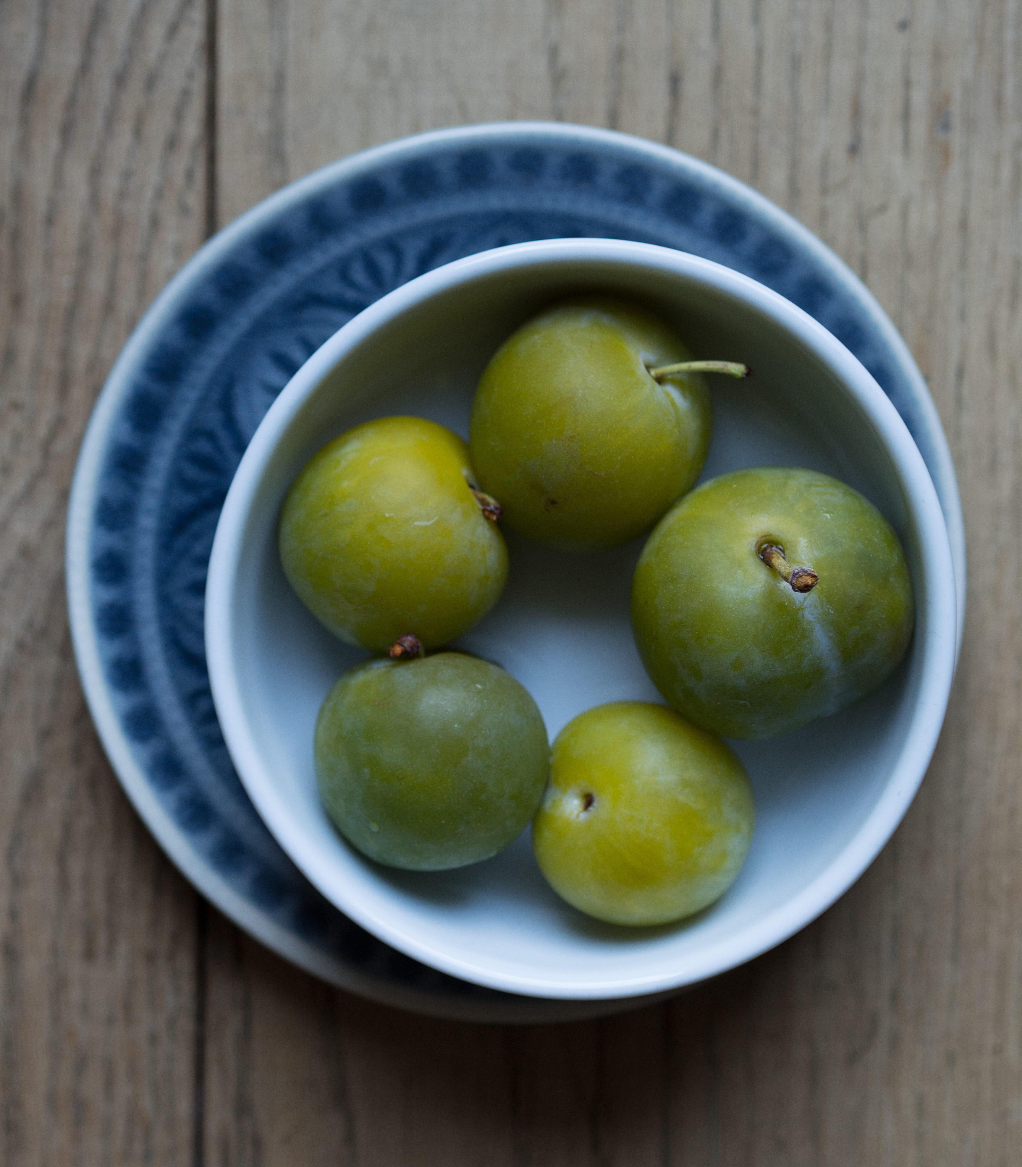 wood - material, wellbeing, close-up, directly above, plate, group of objects, high angle view, healthy eating, apple - fruit, bowl, green color, greengages, Phone HD Wallpaper