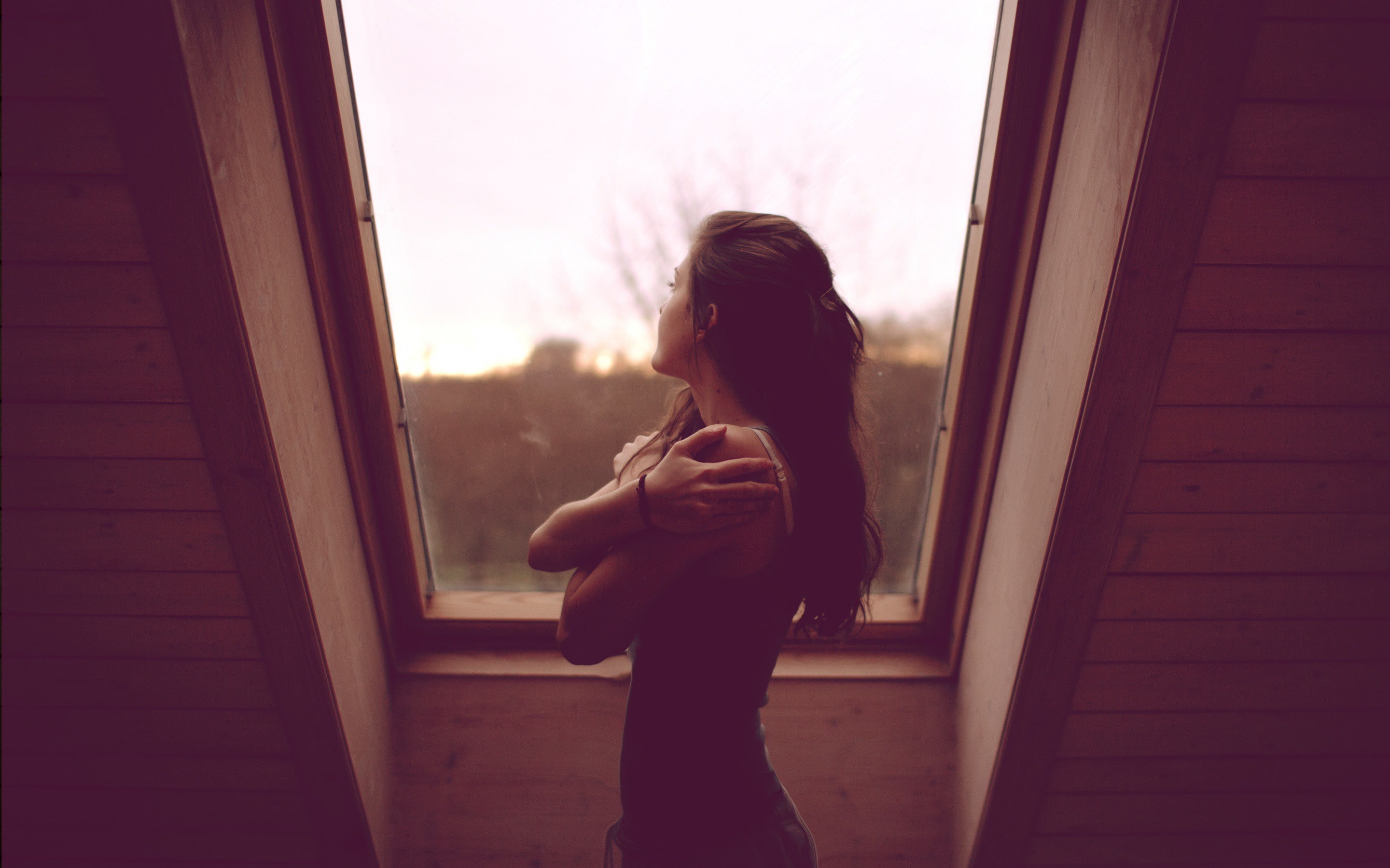 House, Girl, Brunette, Window, Back, 2K, The sky, HD Wallpaper