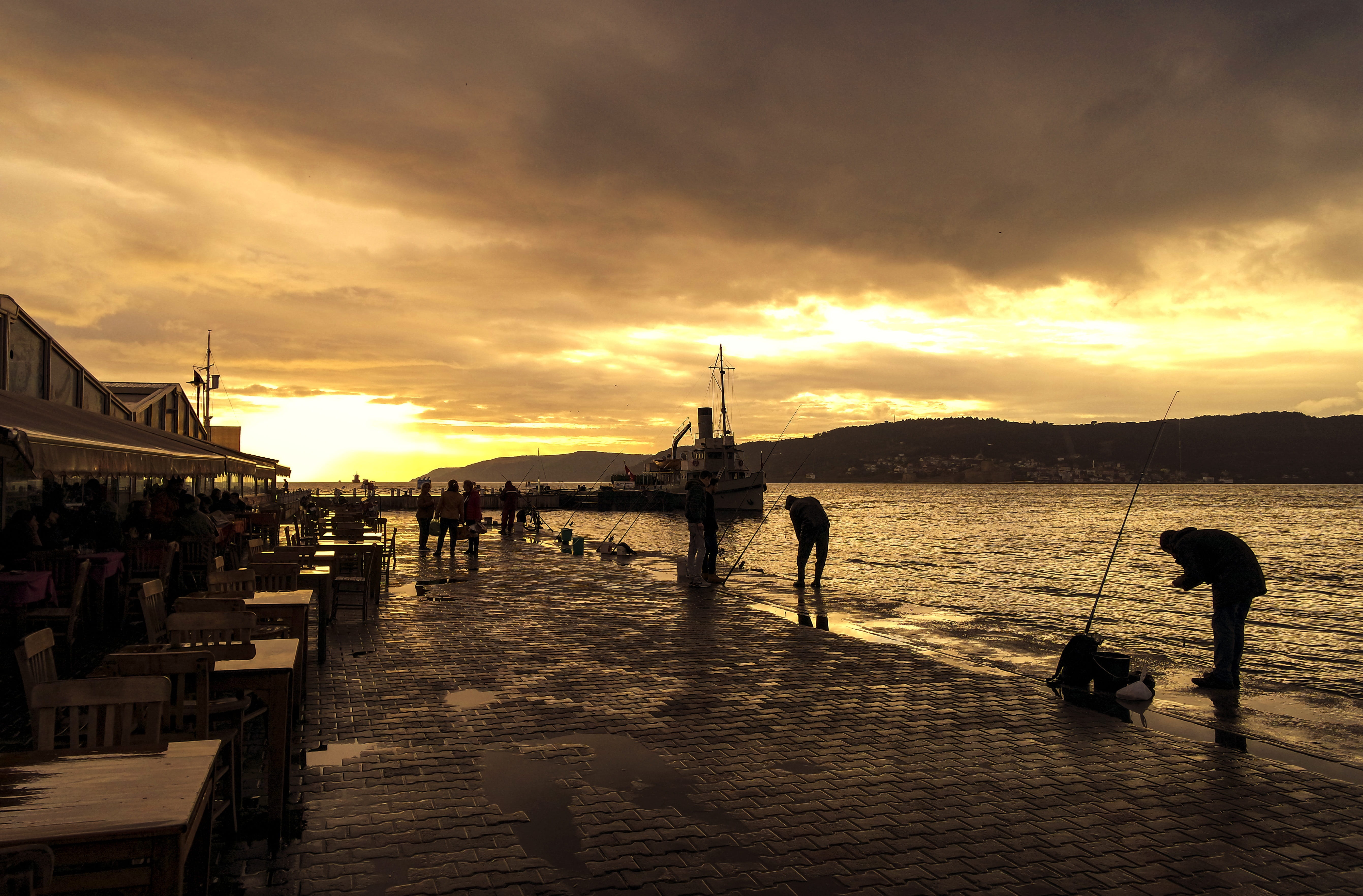 lifestyles, marine, 5K, beach, men, transportation, cloud - sky, real people, boats, silhouette, people, land, women, landscape, canakkale, nautical vessel, HD Wallpaper