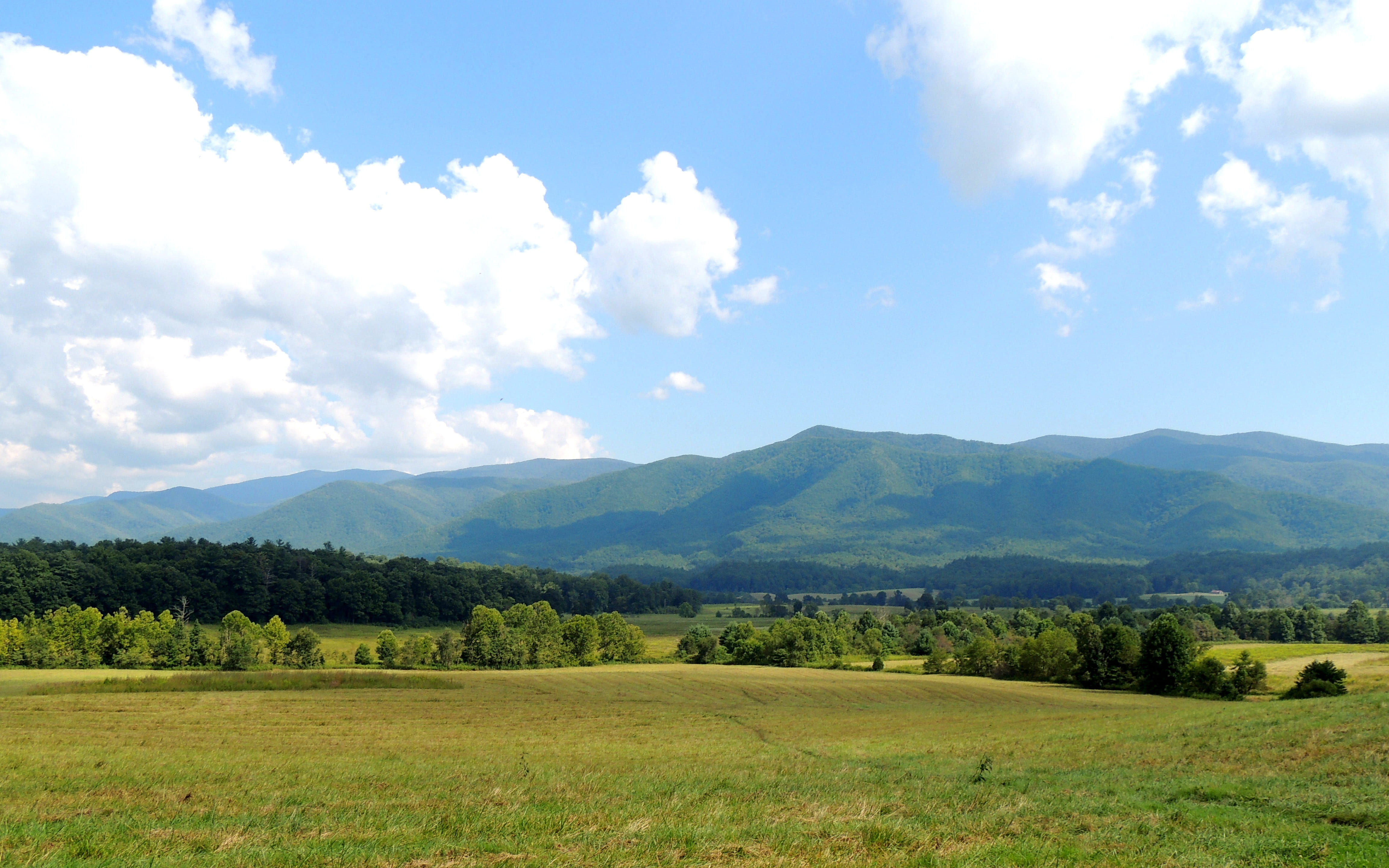hill, 4K, blue sky clouds, vacation, cloud - Sky, blue, summer, green Color, environment, blue sky, field, dom, Landscape, scene, sky, land, outdoors, HD Wallpaper